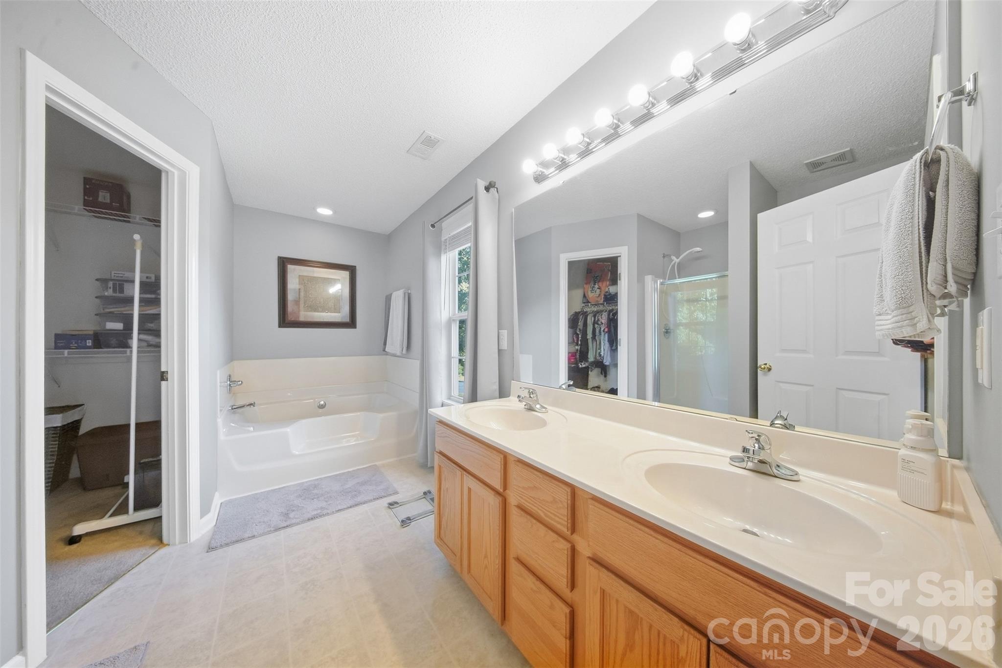 1242 Laurel Woods Drive Property Photo 22
