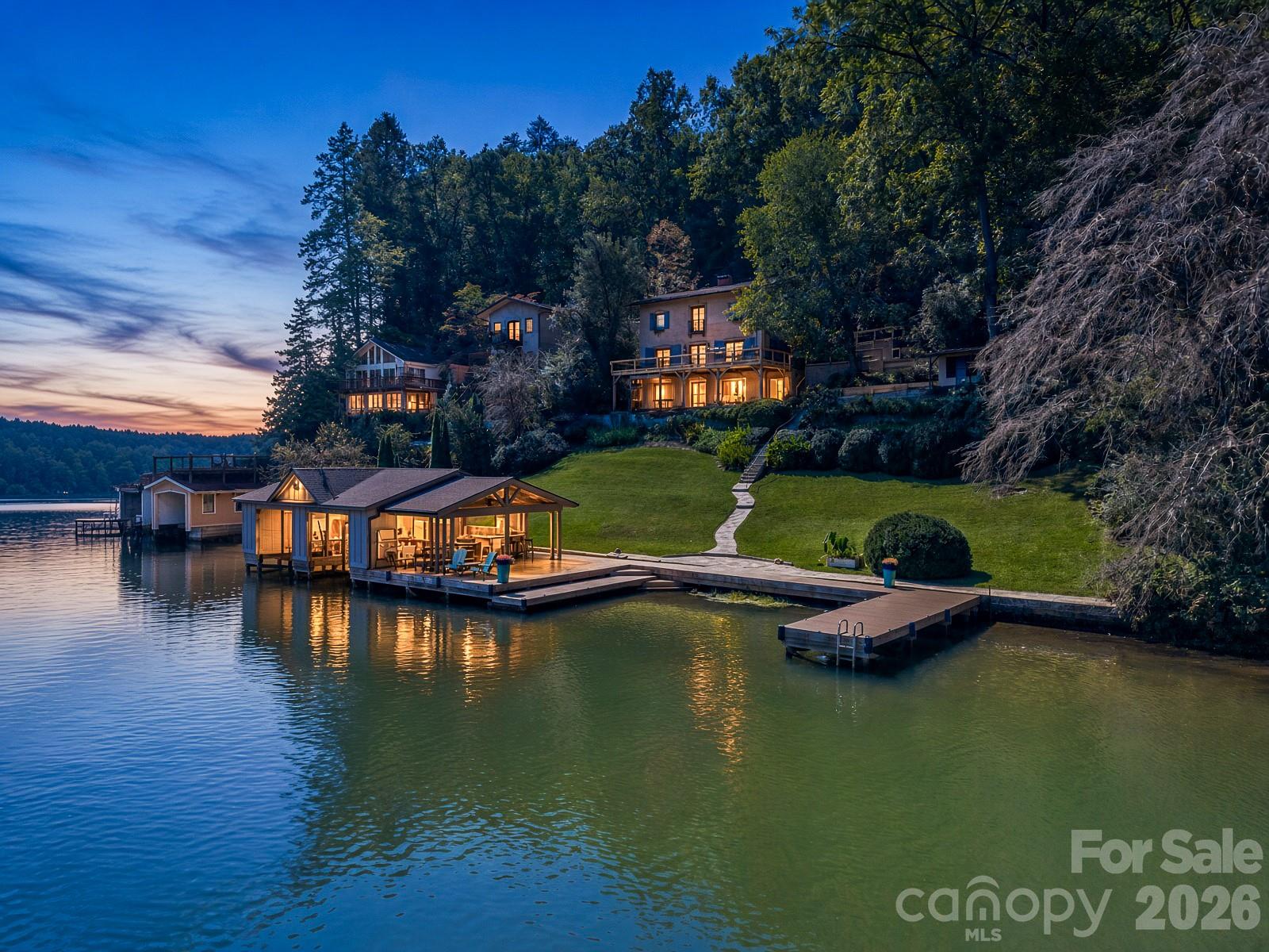 325 Tryon Bay Circle Property Photo 1