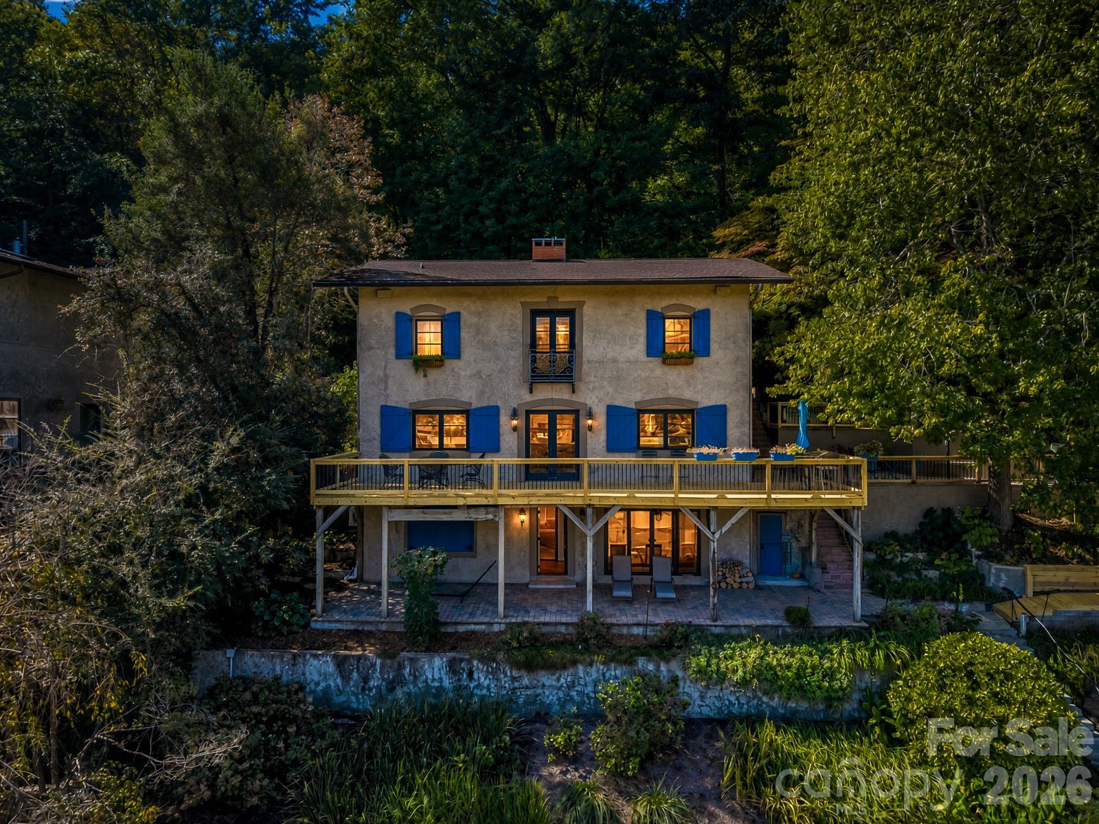 325 Tryon Bay Circle Property Photo 2