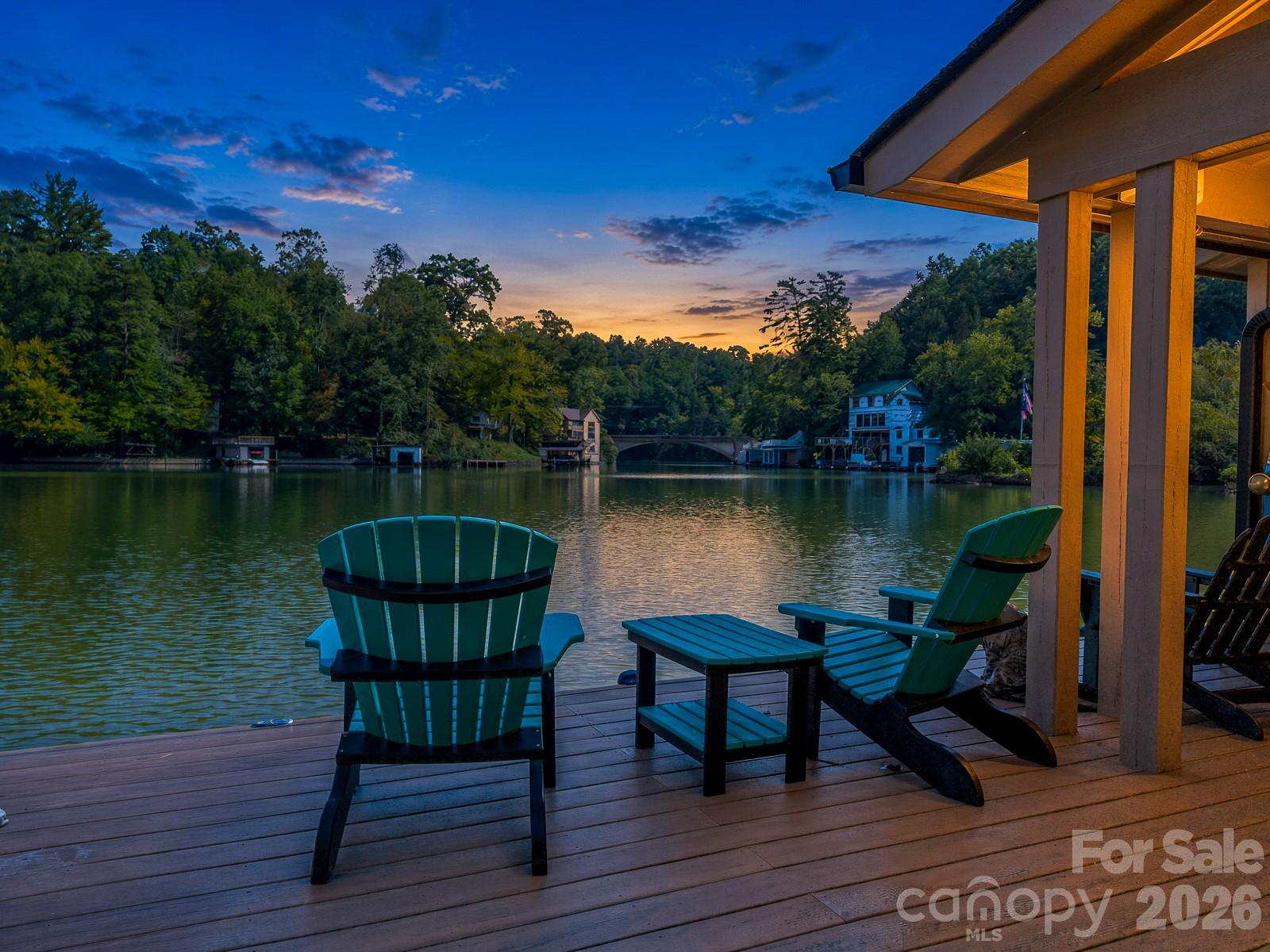 325 Tryon Bay Circle Property Photo 3