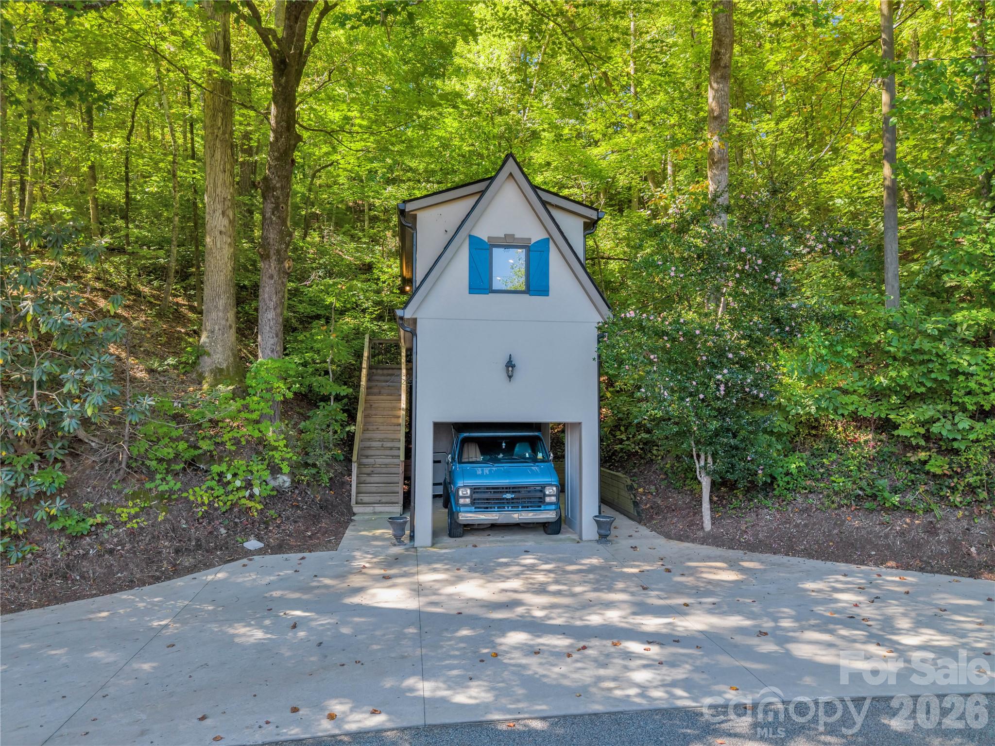 325 Tryon Bay Circle Property Photo 9