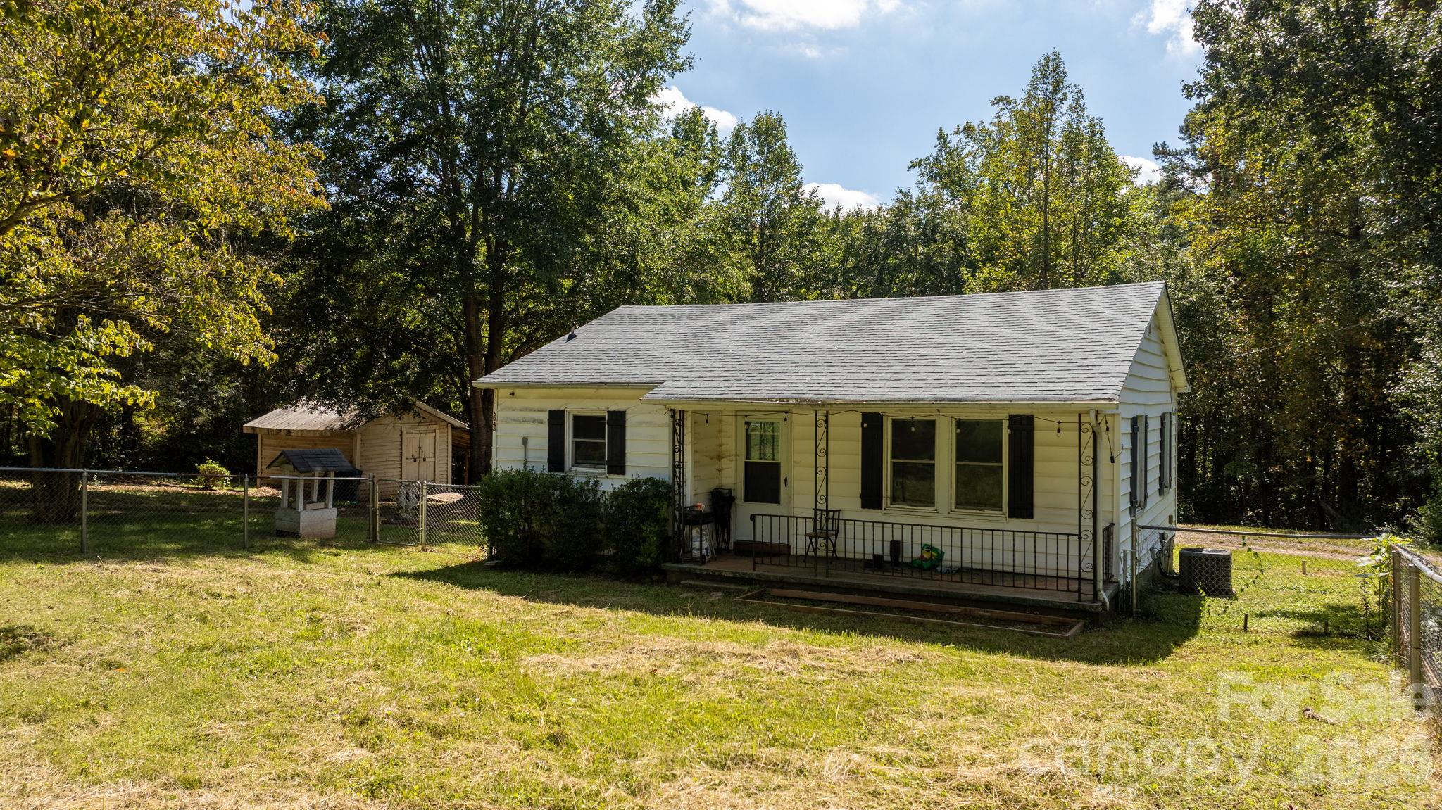 6048 Sugar Loaf Road Property Photo 1