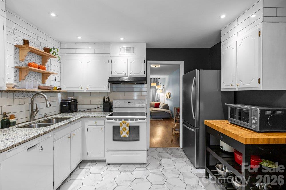 4607 Hedgemore Drive D Property Photo 3