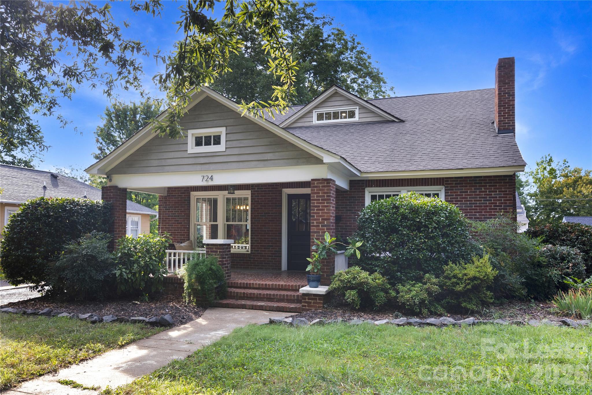 724 Walnut Avenue Property Photo 2