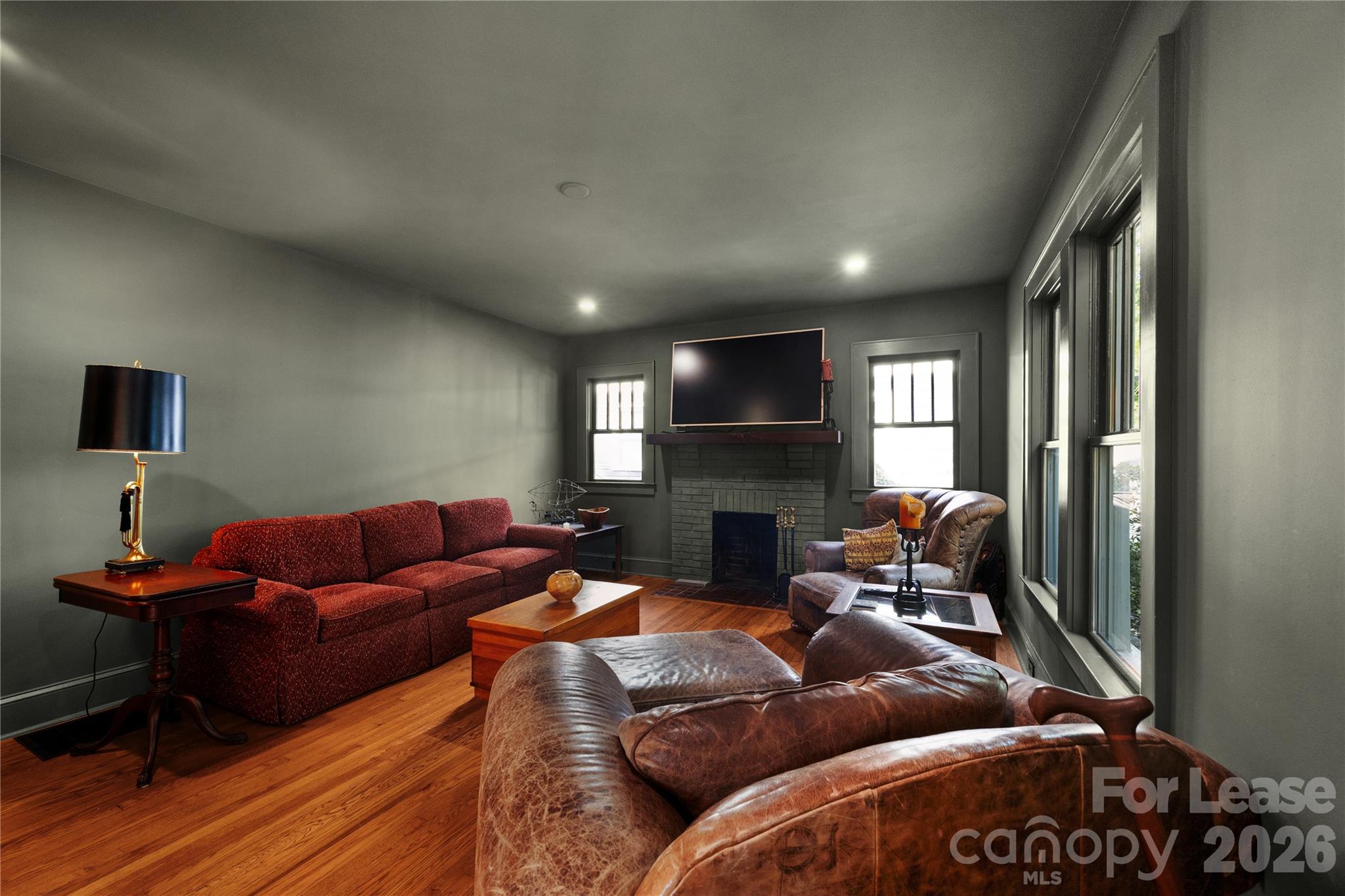 724 Walnut Avenue Property Photo 6
