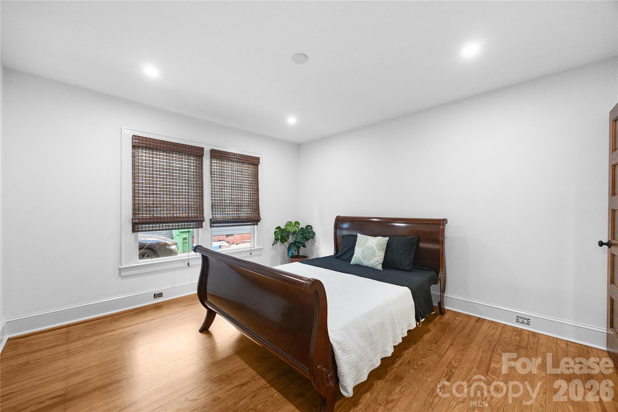 724 Walnut Avenue Property Photo 9