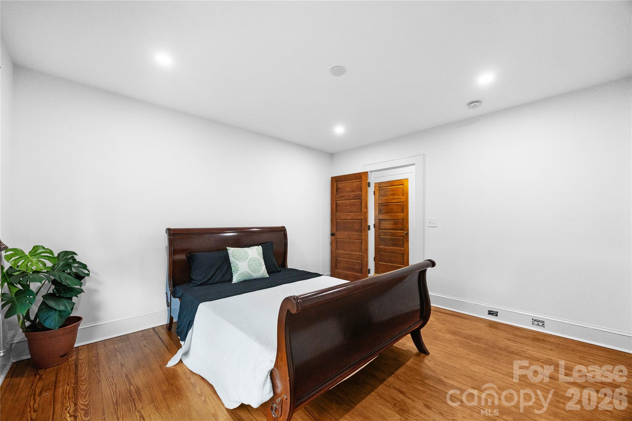 724 Walnut Avenue Property Photo 10
