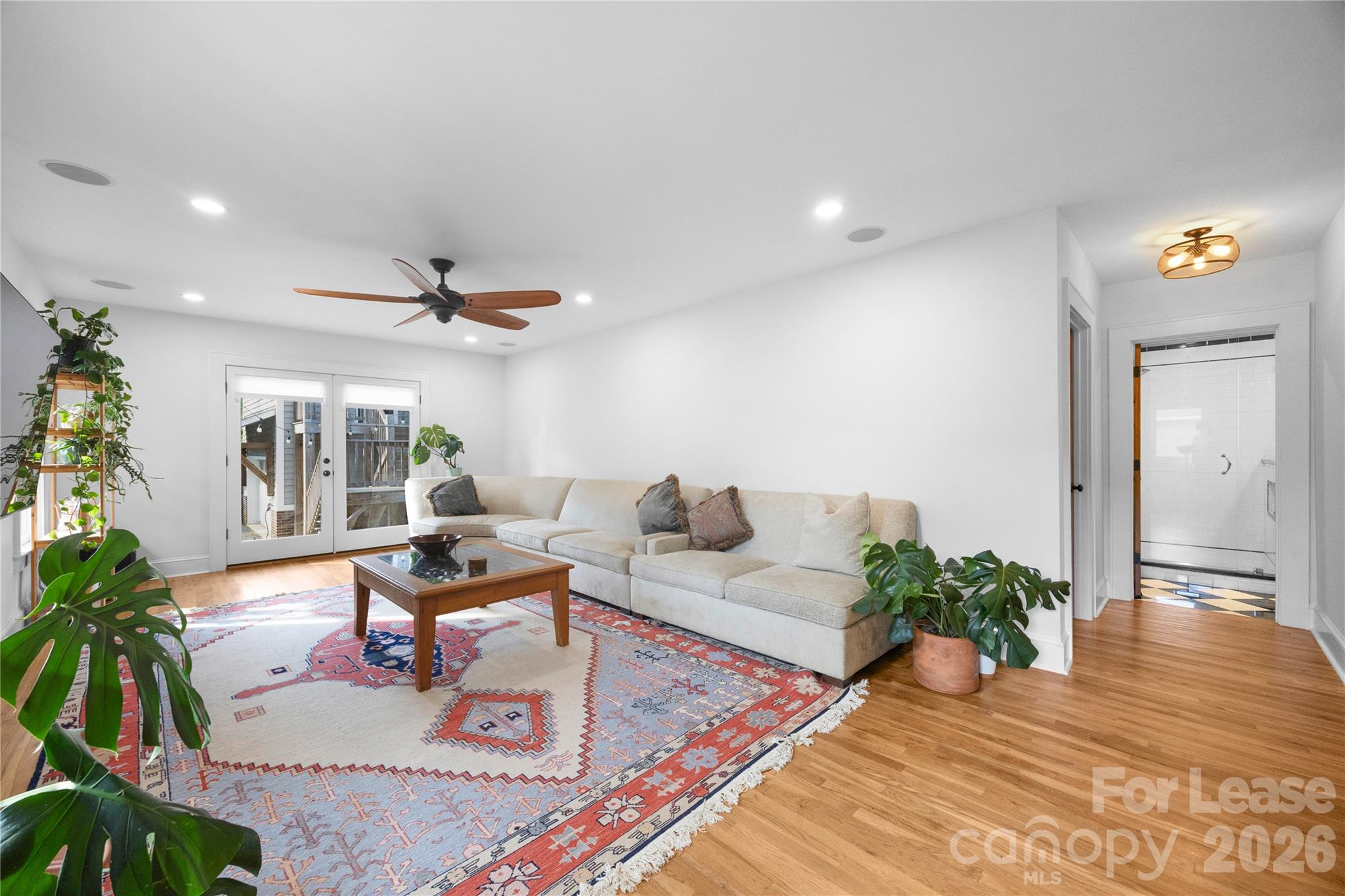 724 Walnut Avenue Property Photo 21