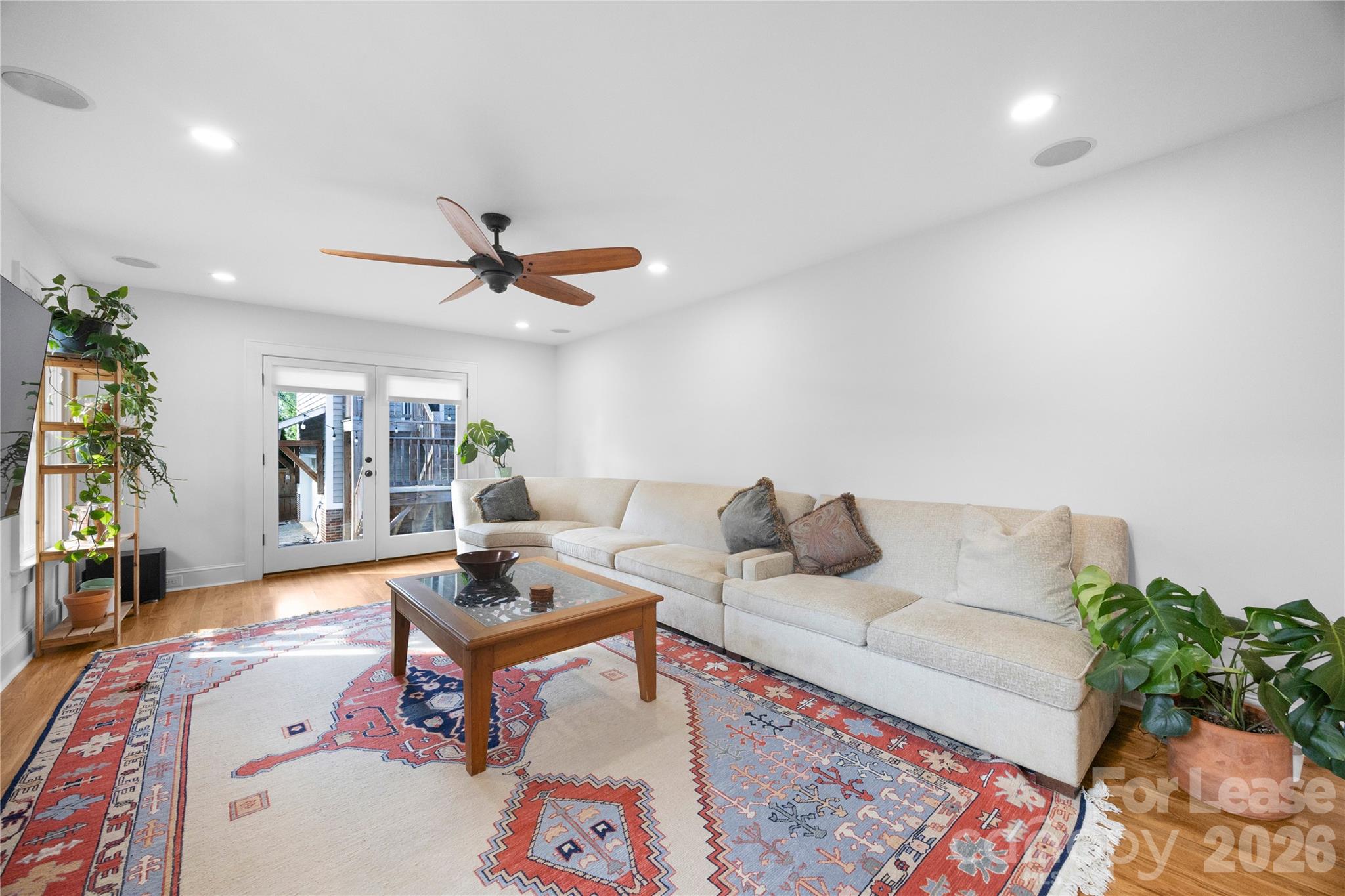 724 Walnut Avenue Property Photo 22