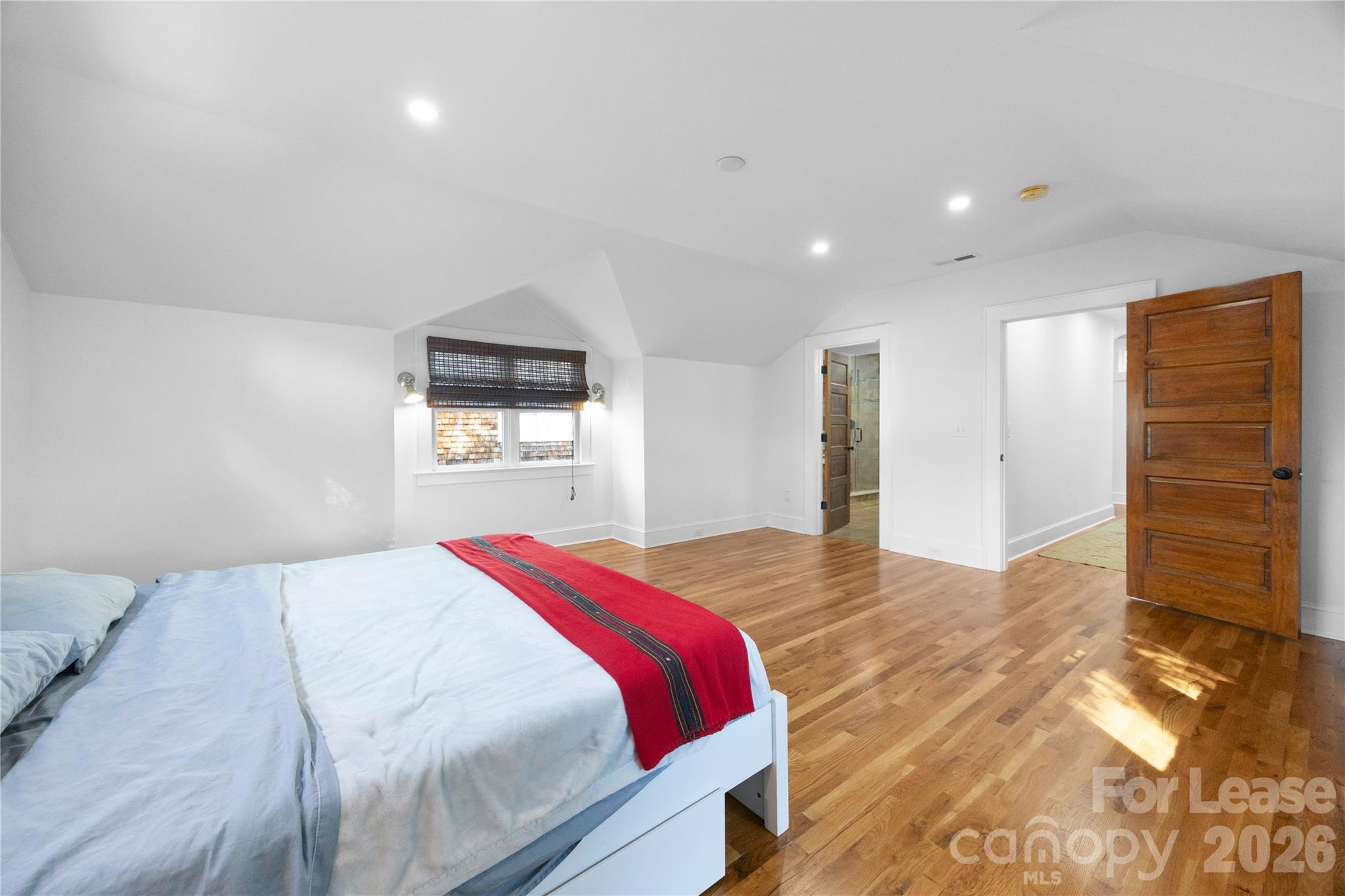 724 Walnut Avenue Property Photo 38