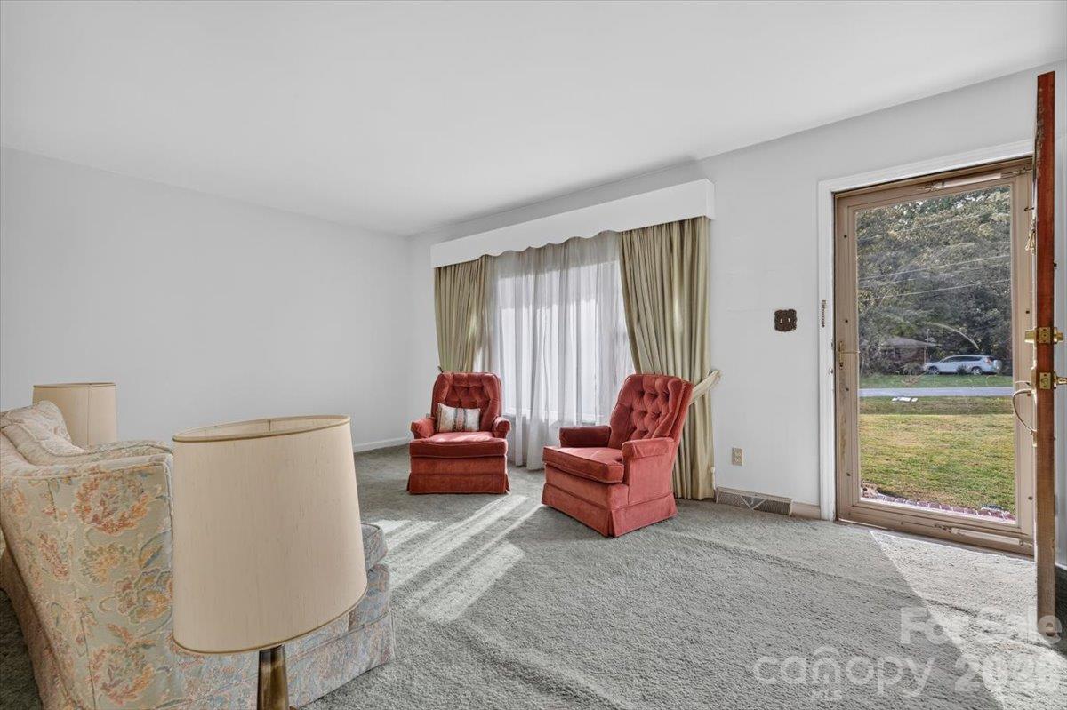 6324 Elmwood Circle 14 Property Photo 6
