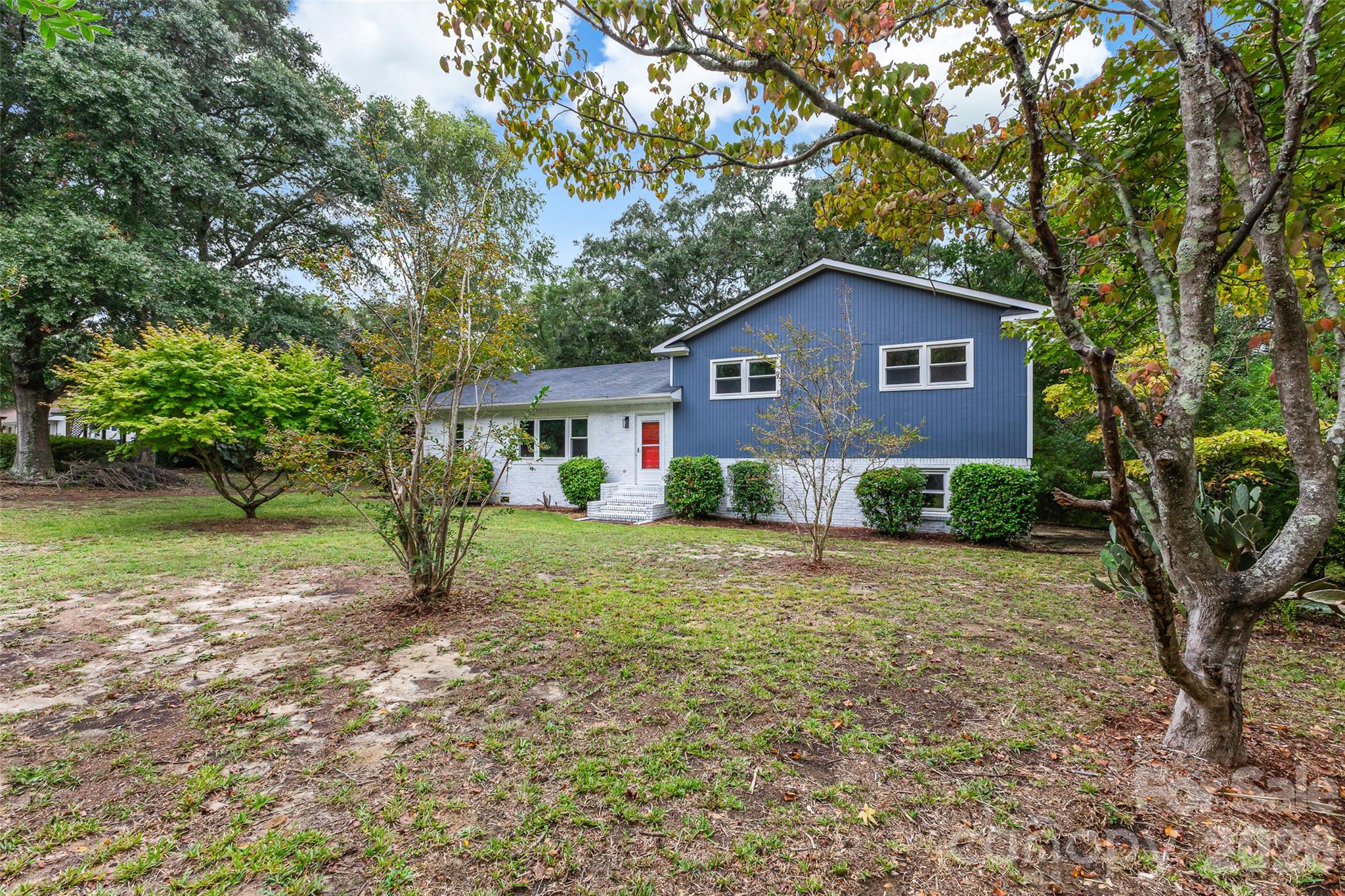 929 E Leonard Street Property Photo 3