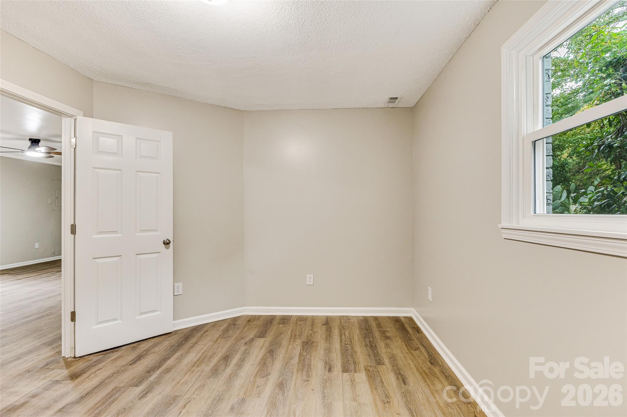 929 E Leonard Street Property Photo 28