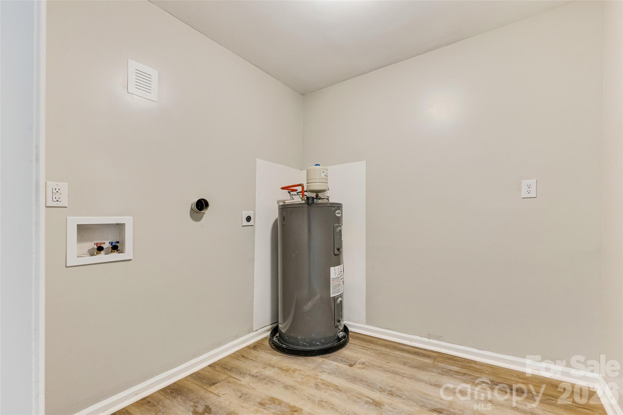 929 E Leonard Street Property Photo 29