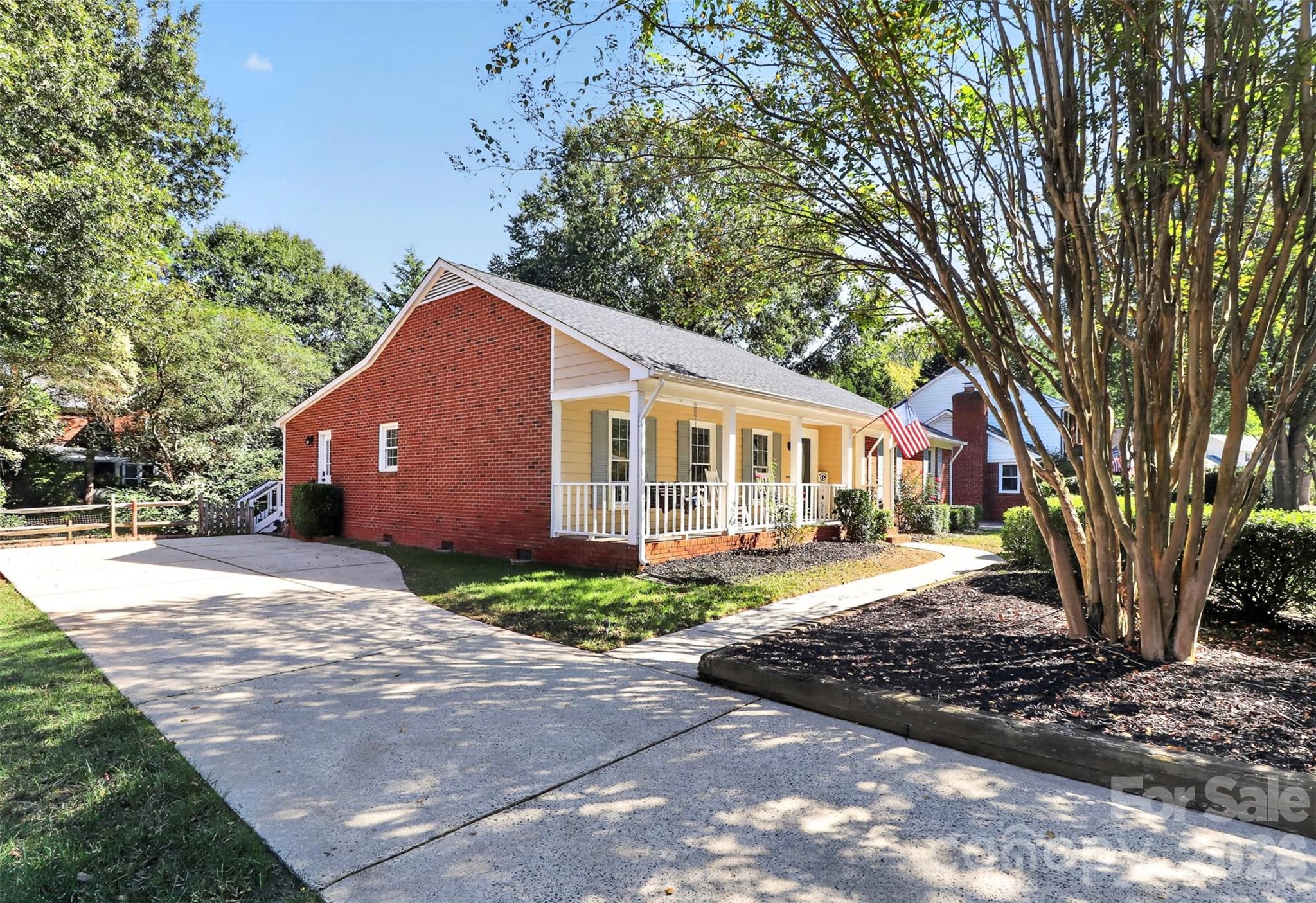 9915 Ridgemore Drive Property Photo 3