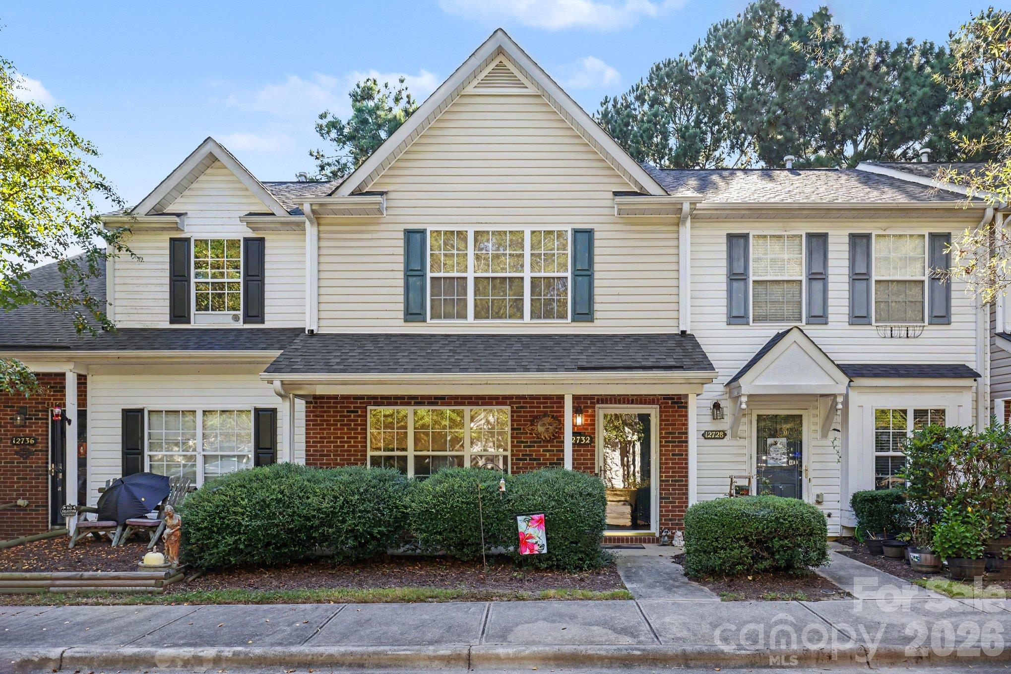 12732 Hennigan Place Lane Property Photo 1
