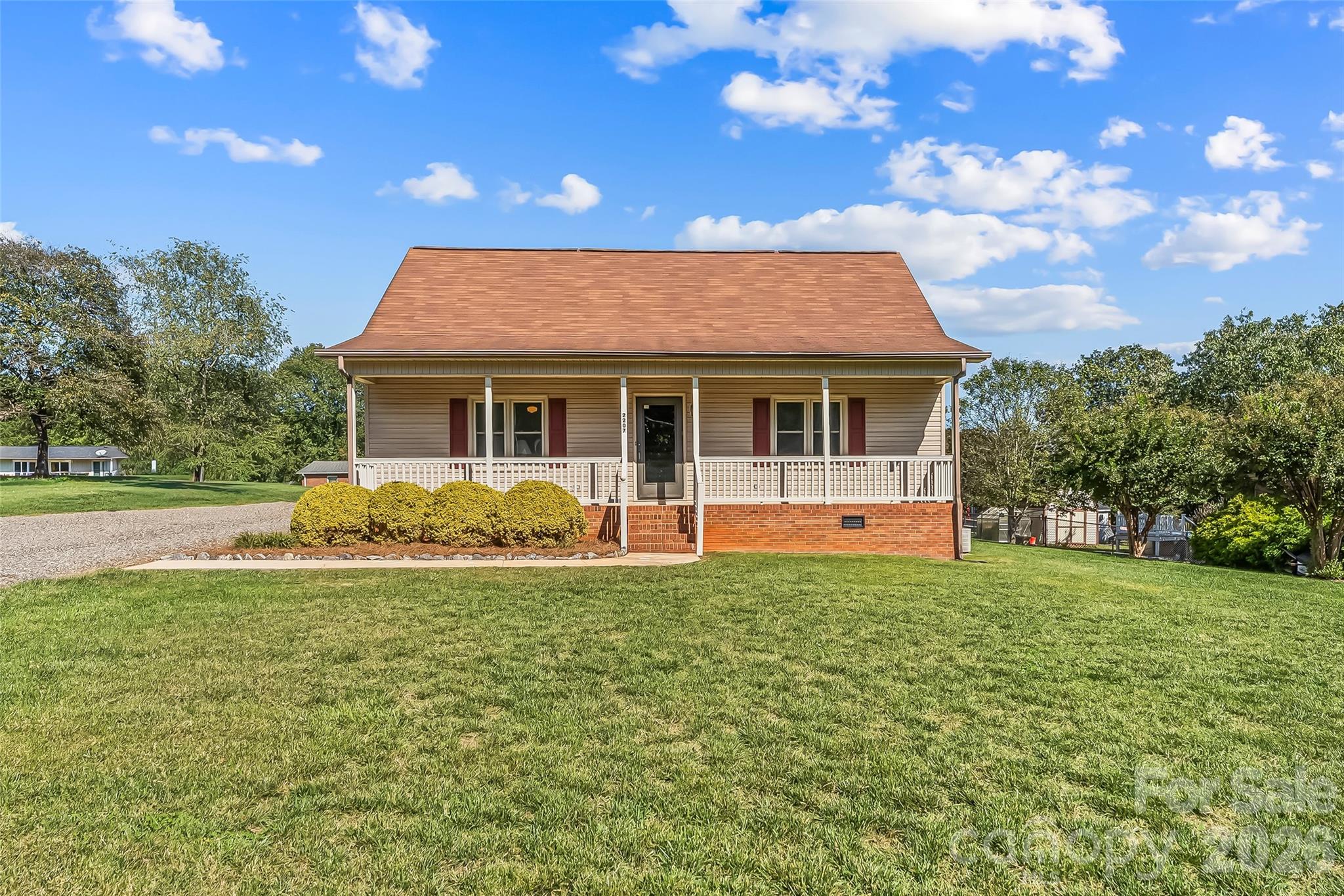 2207 Beauty Street Property Photo 1