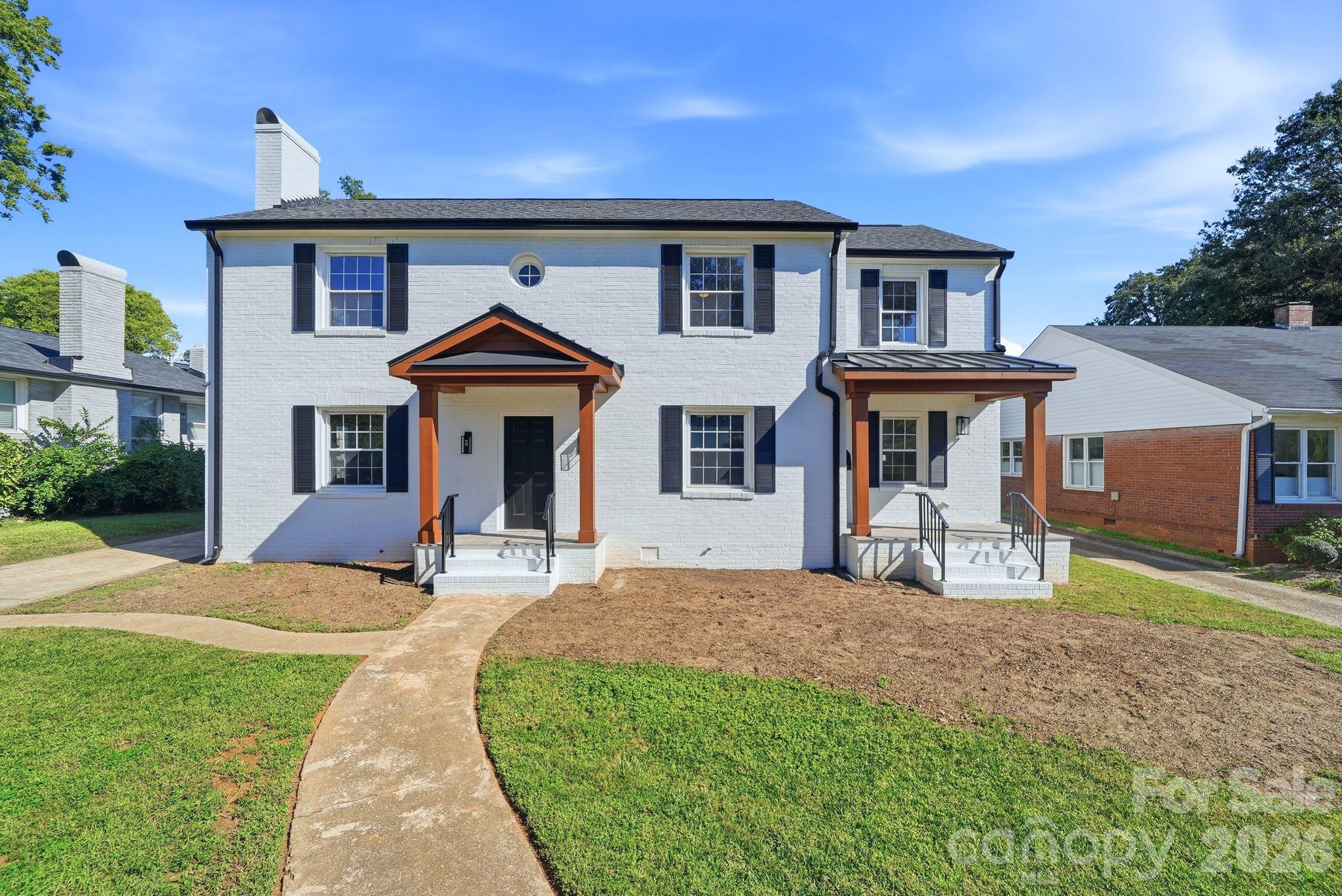 1307 S Kings Drive Property Photo 2