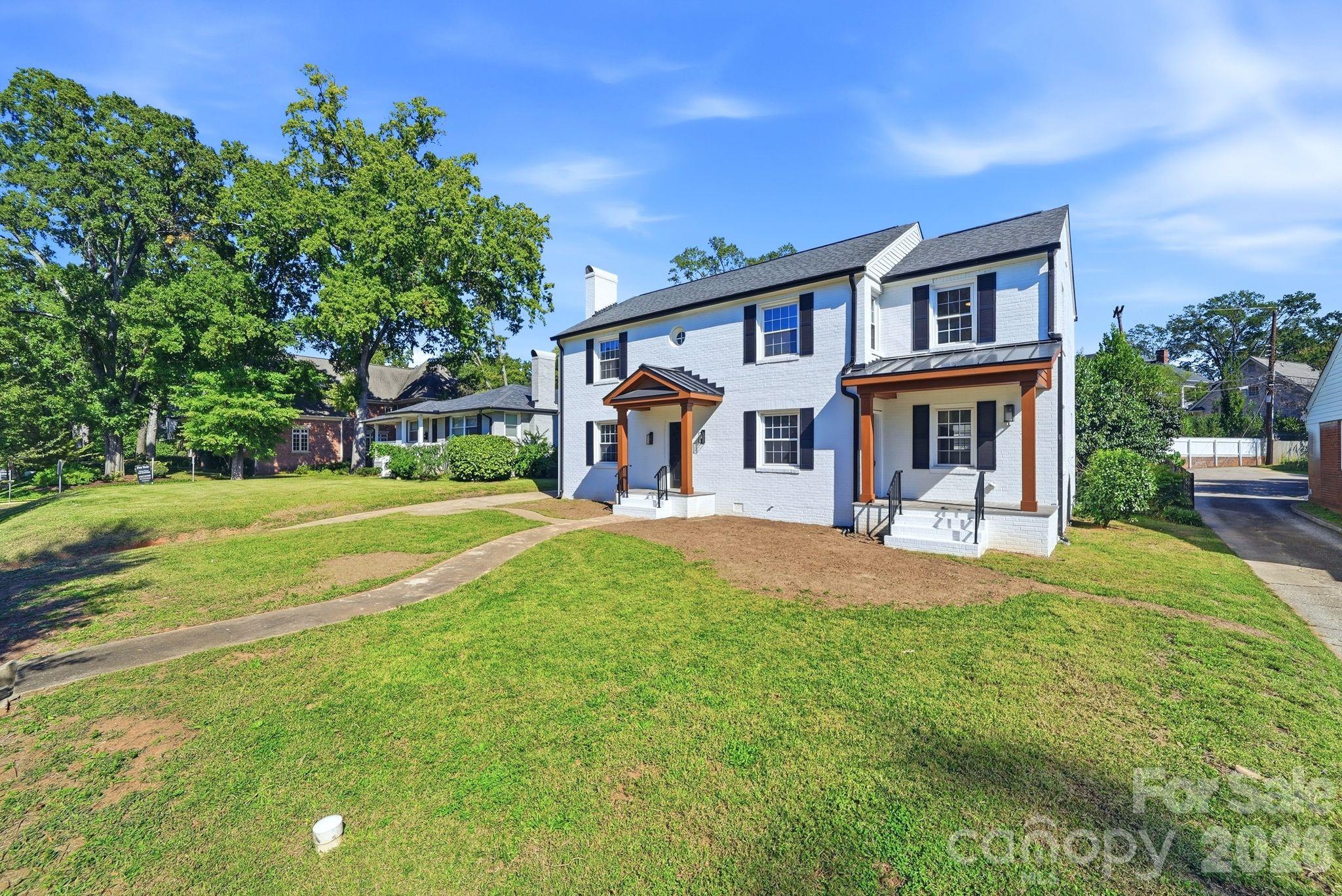 1307 S Kings Drive Property Photo 4
