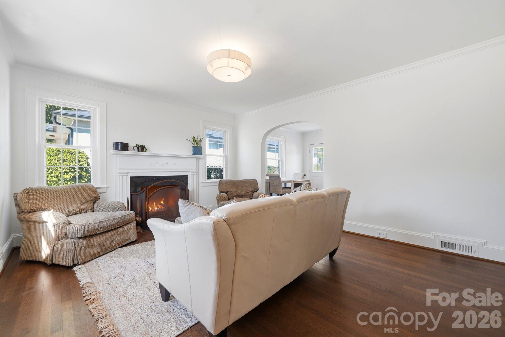 1307 S Kings Drive Property Photo 5