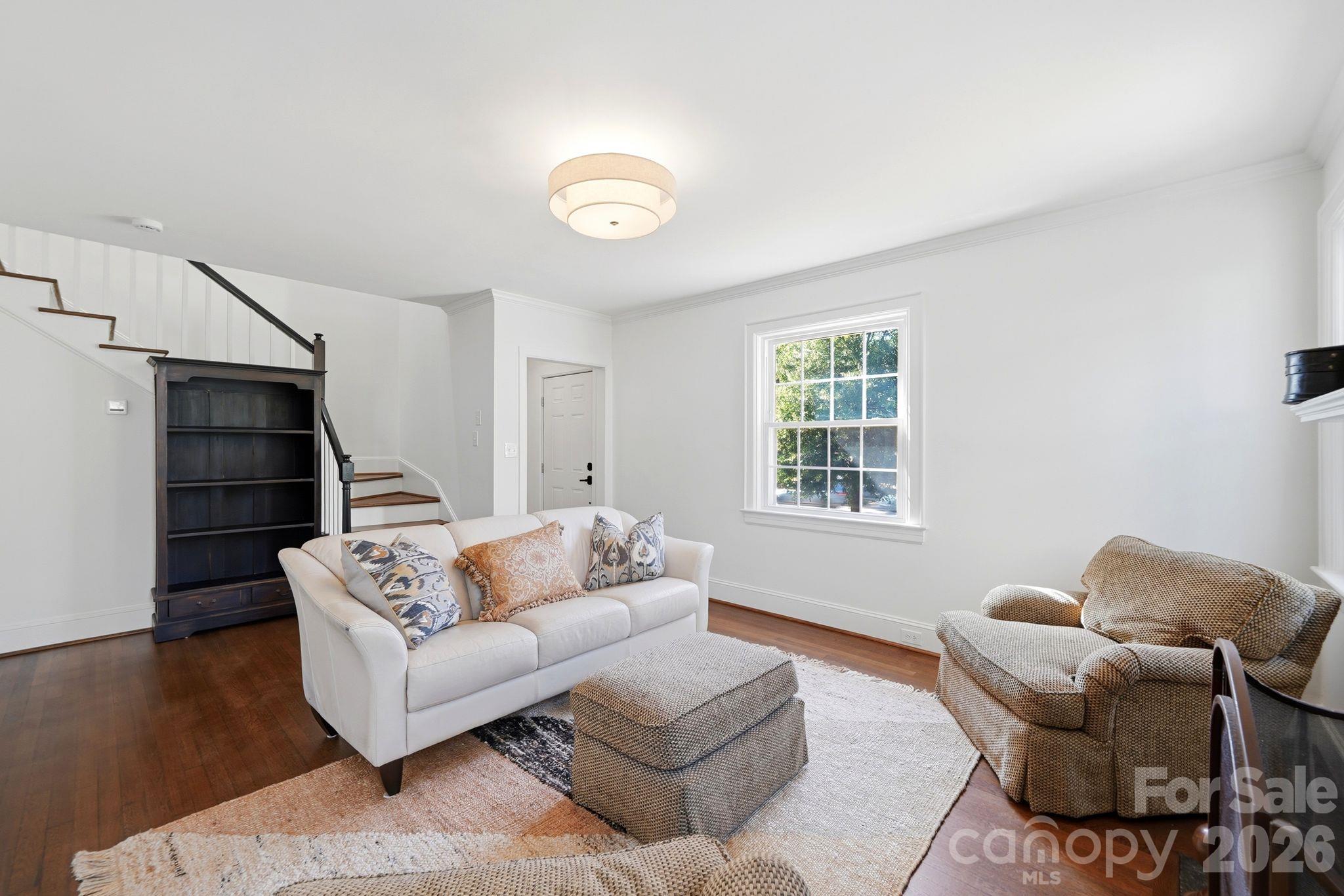 1307 S Kings Drive Property Photo 6