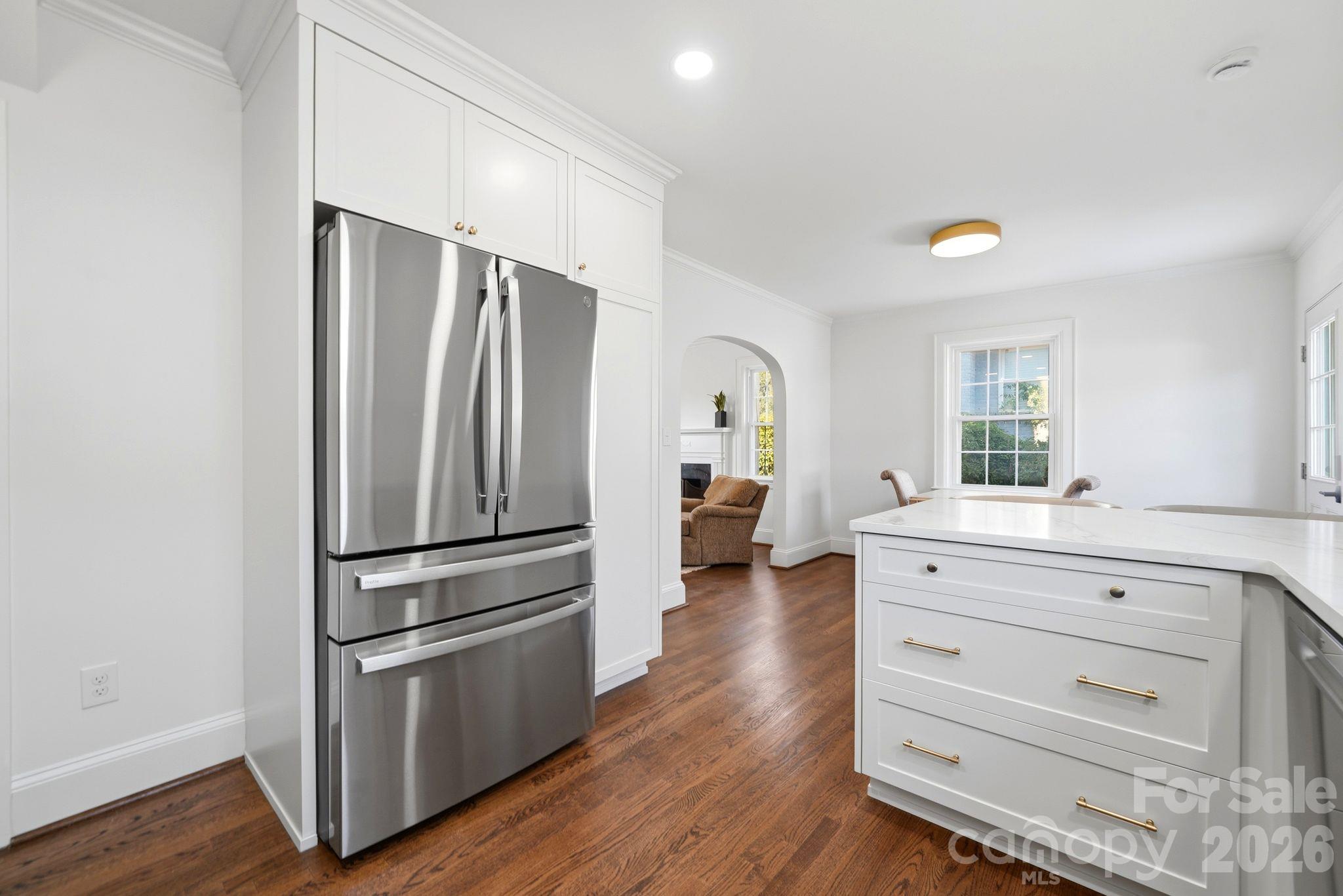 1307 S Kings Drive Property Photo 11