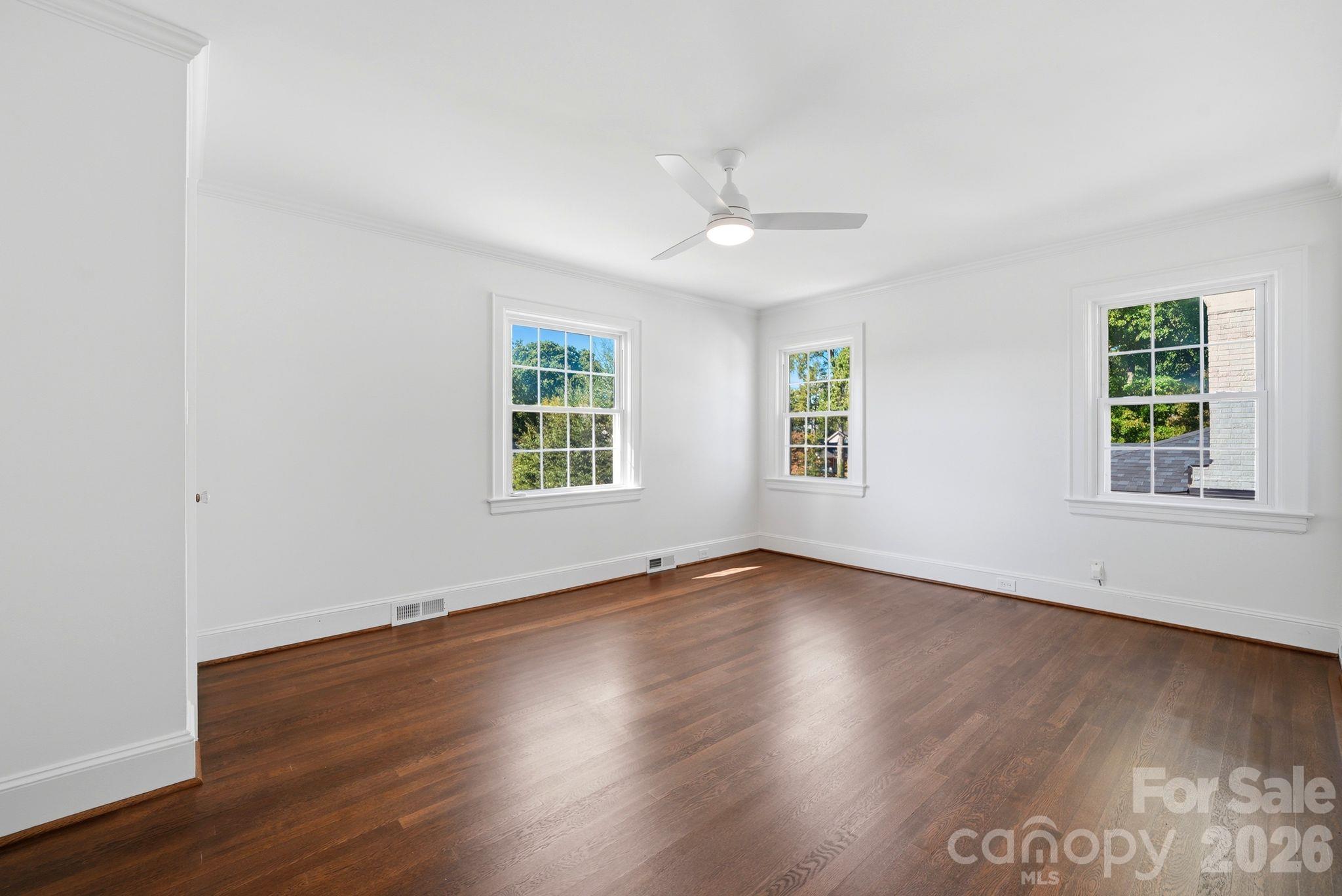 1307 S Kings Drive Property Photo 12