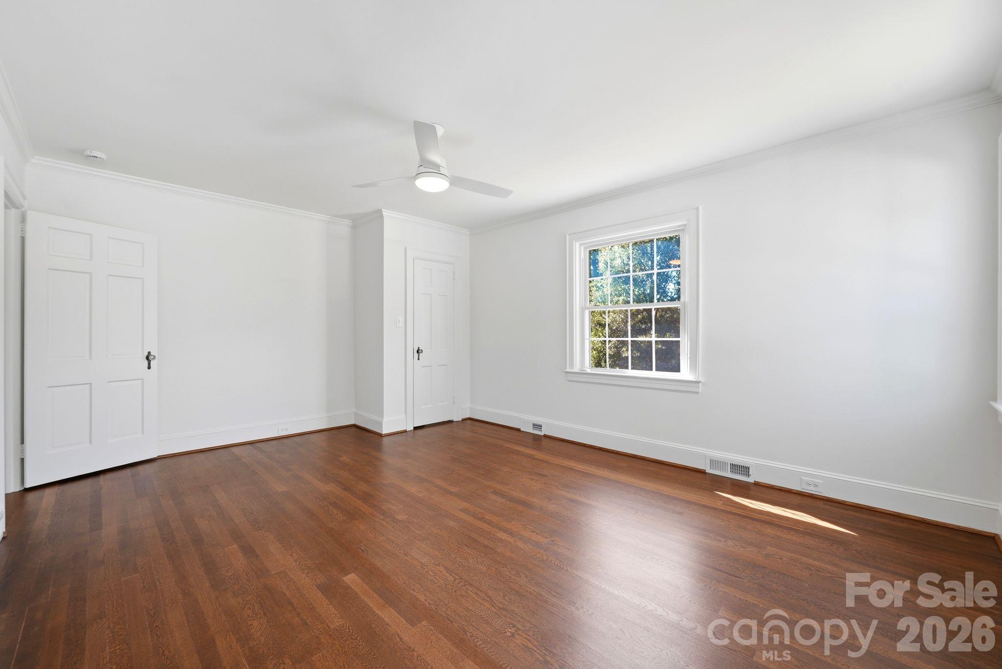 1307 S Kings Drive Property Photo 13