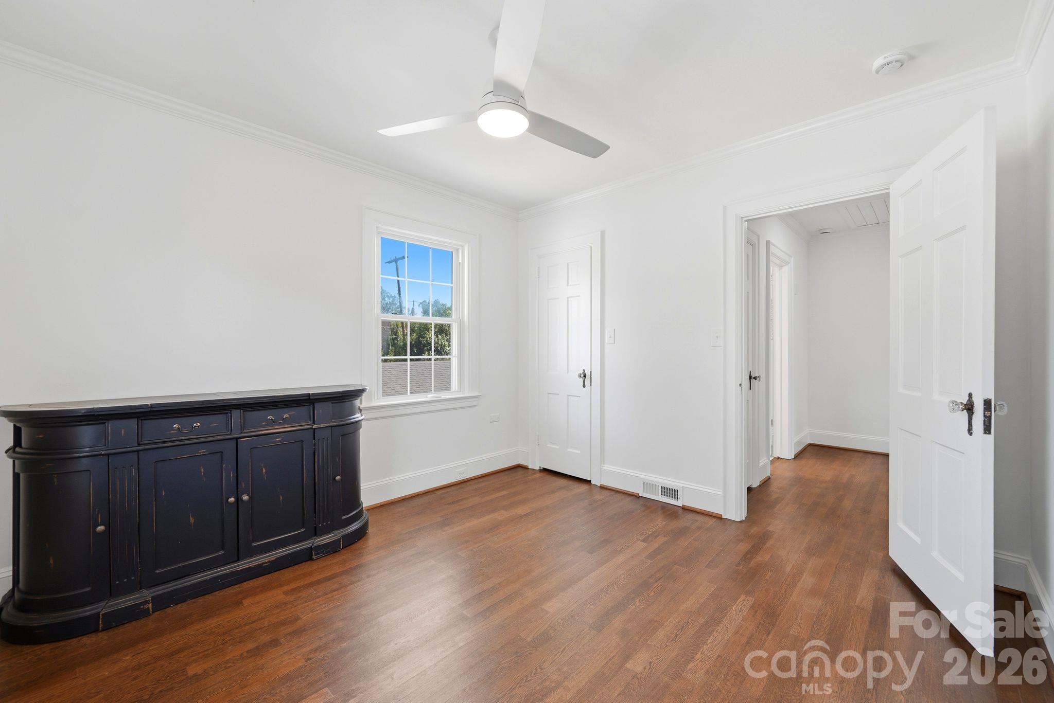 1307 S Kings Drive Property Photo 15