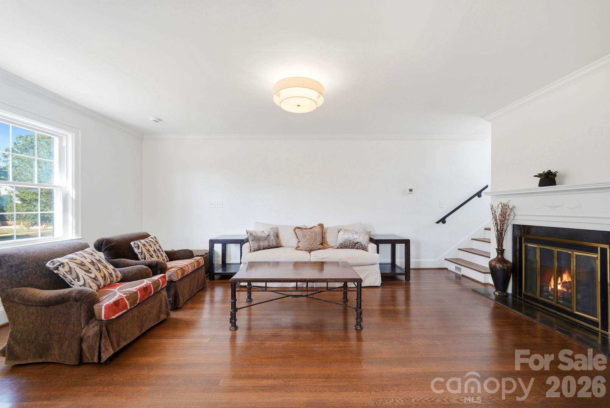1307 S Kings Drive Property Photo 18