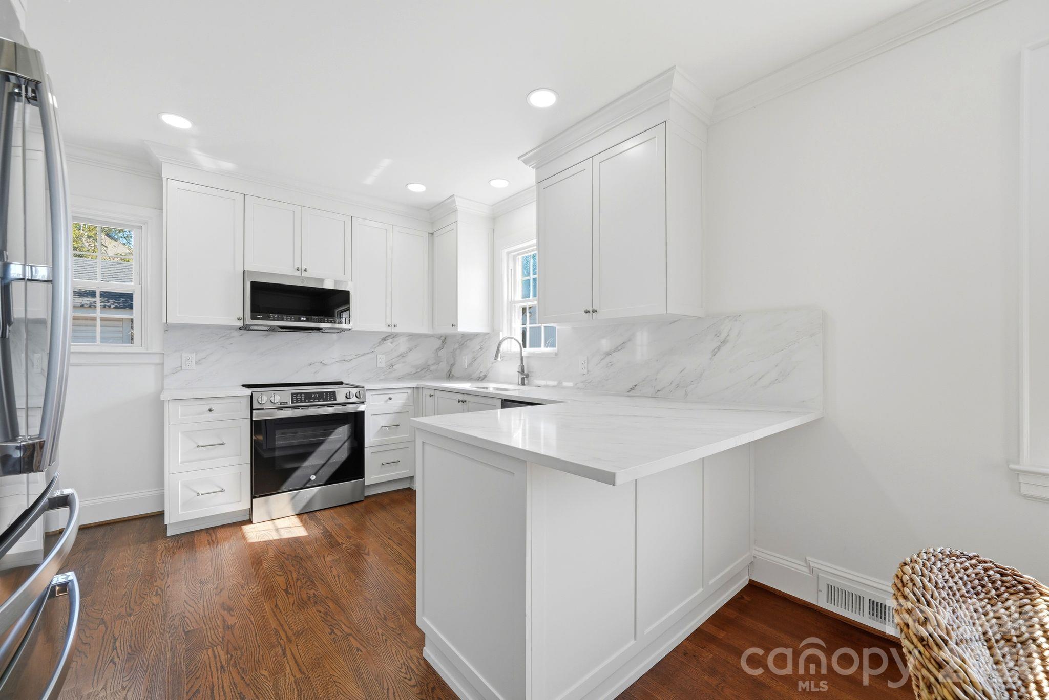 1307 S Kings Drive Property Photo 21