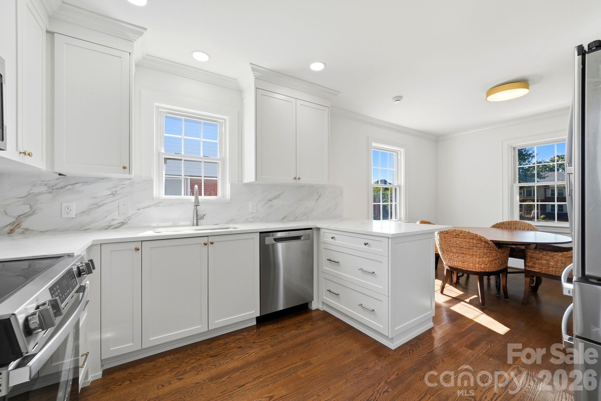 1307 S Kings Drive Property Photo 23