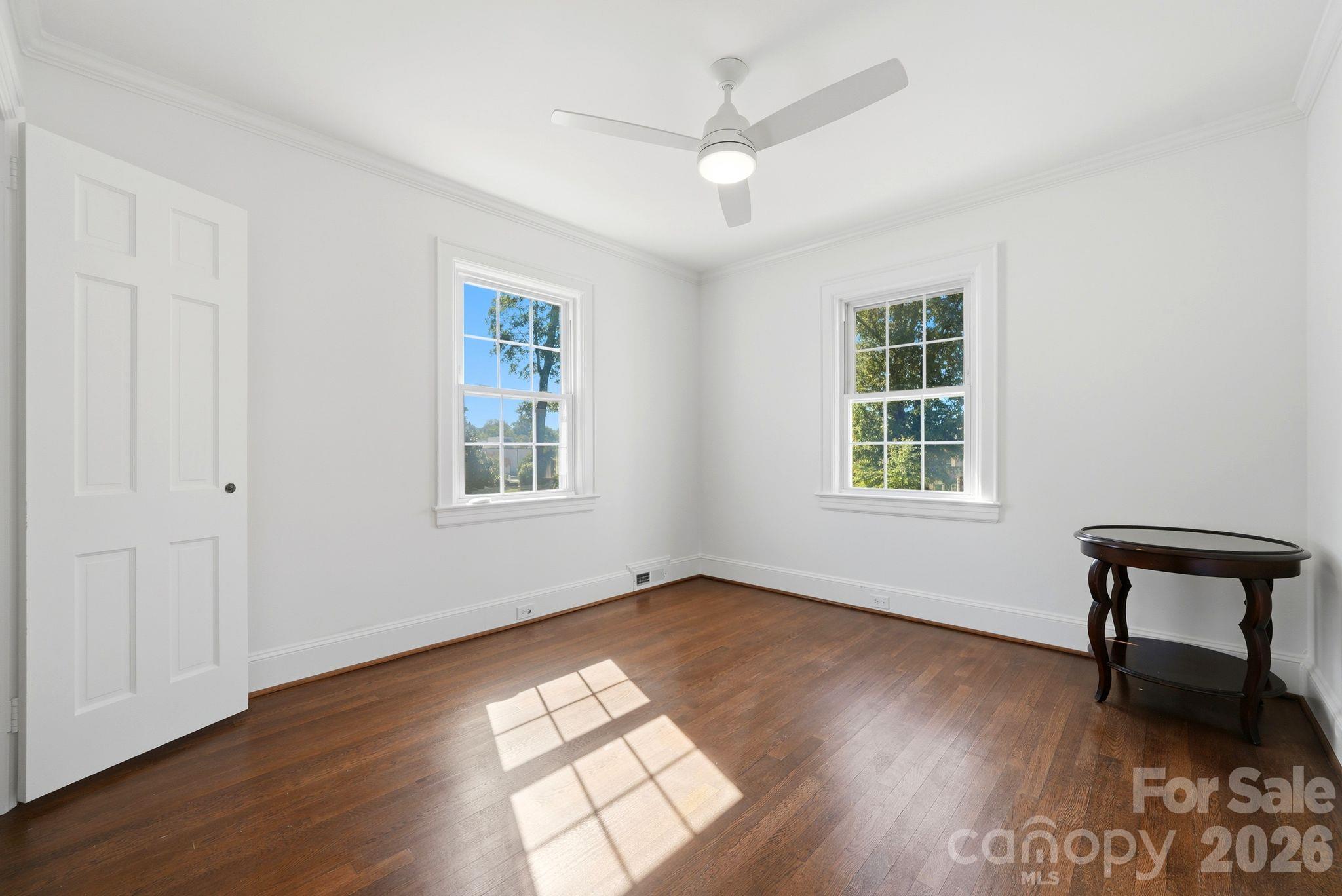 1307 S Kings Drive Property Photo 28