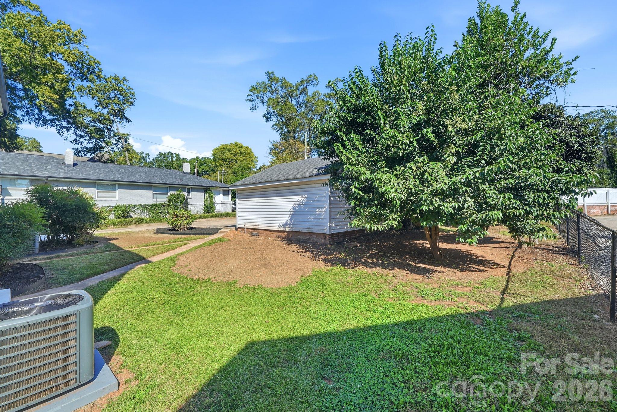 1307 S Kings Drive Property Photo 31