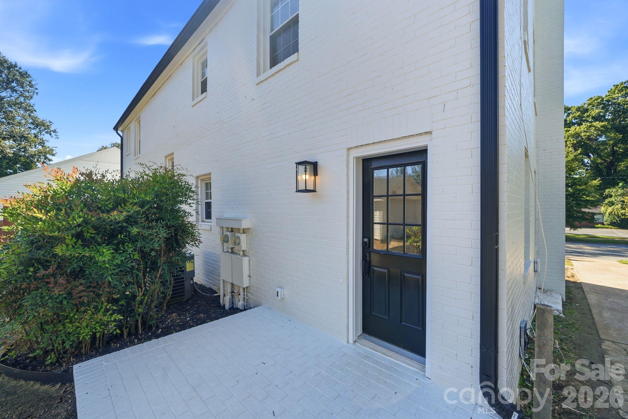 1307 S Kings Drive Property Photo 32