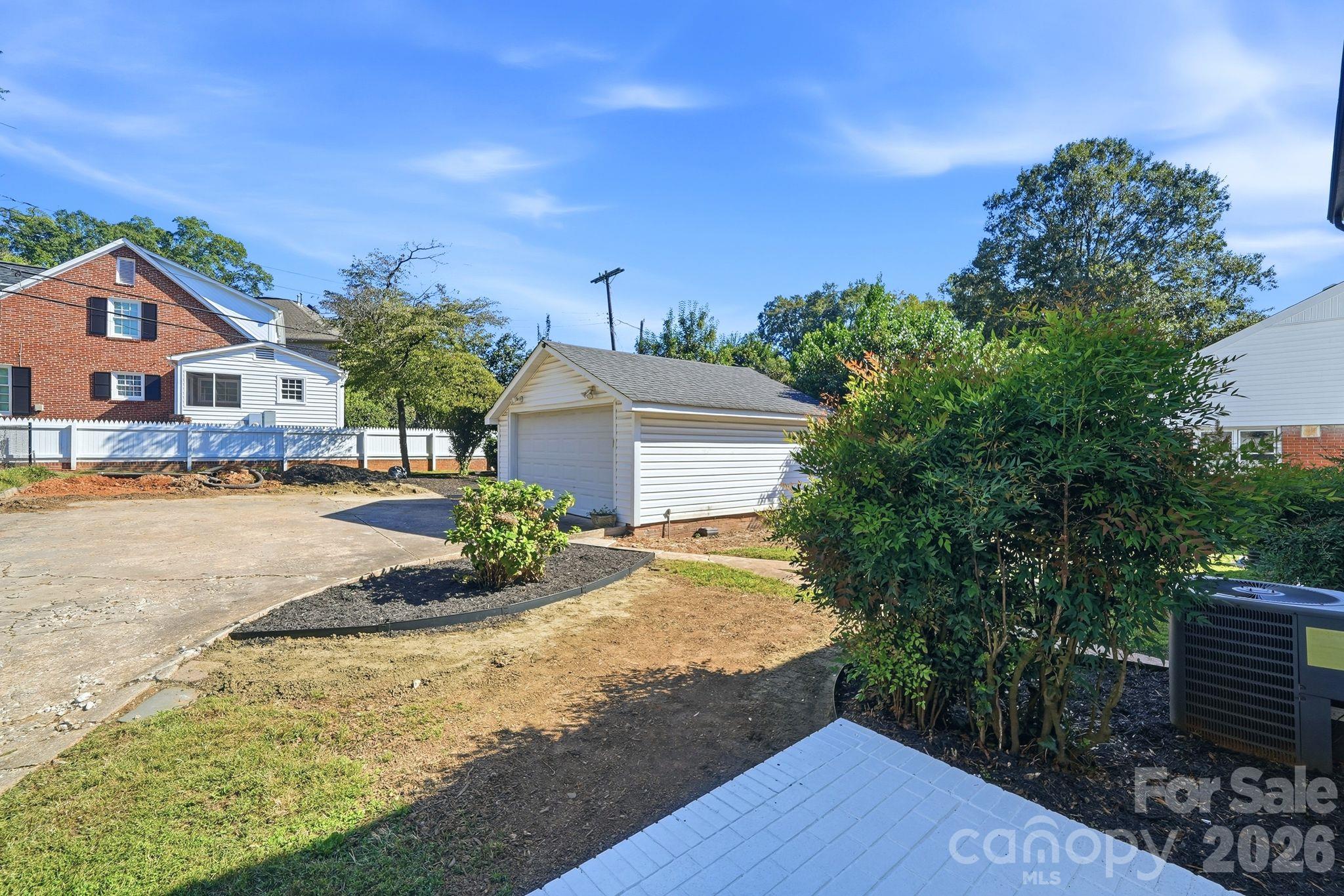 1307 S Kings Drive Property Photo 34