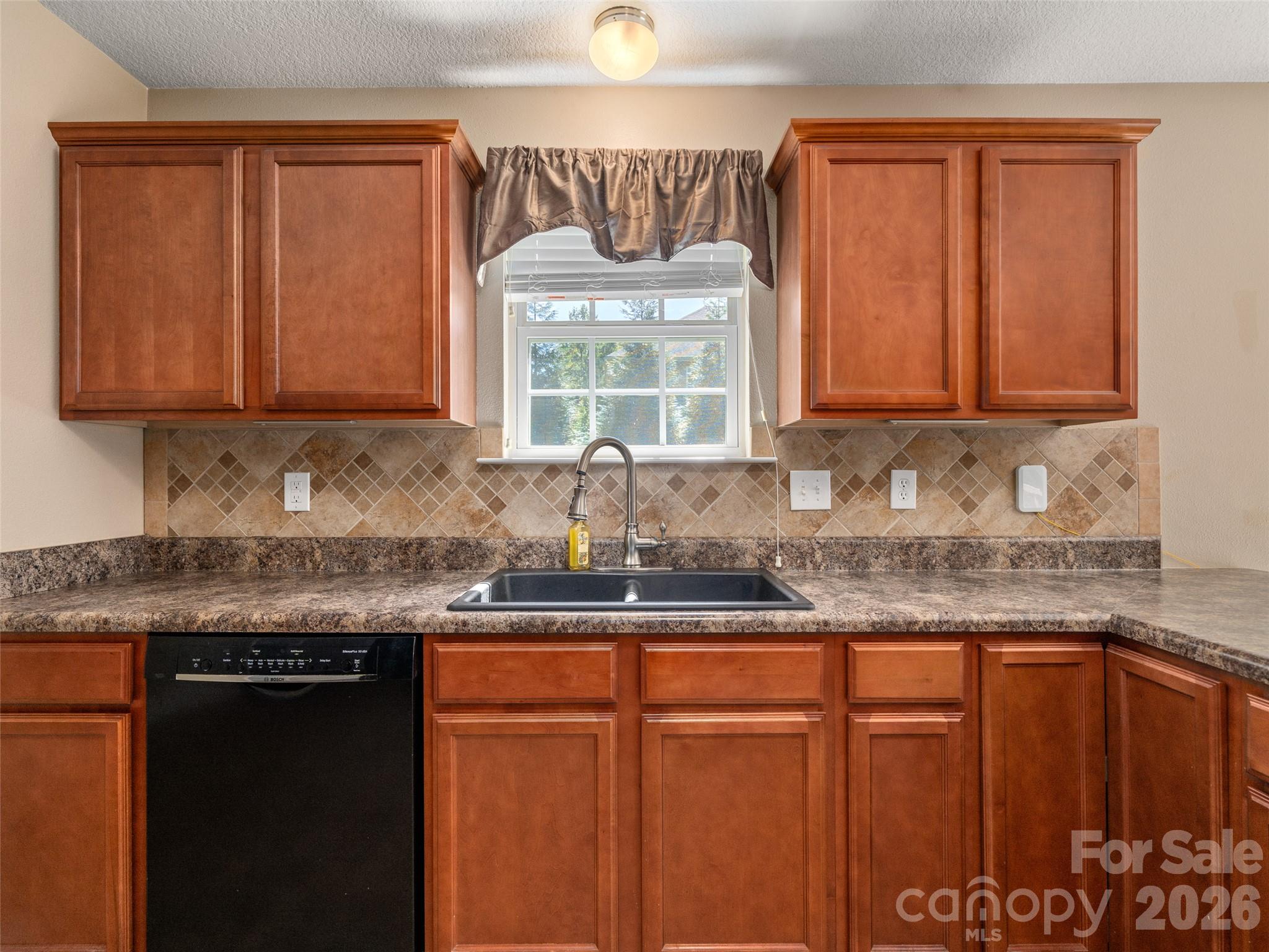 202 Hondah Road Property Photo 10