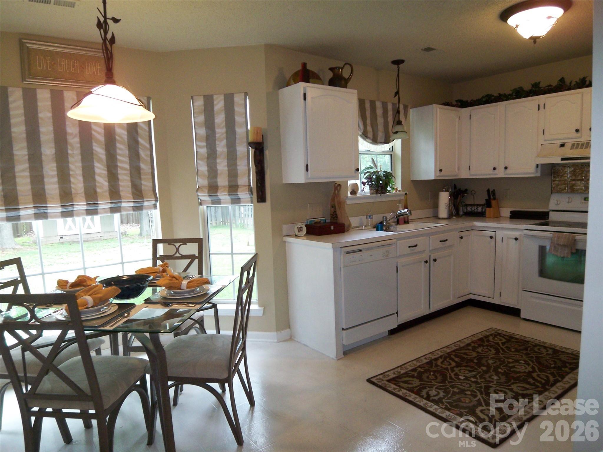 6010 Kenmore Lane Property Photo 3