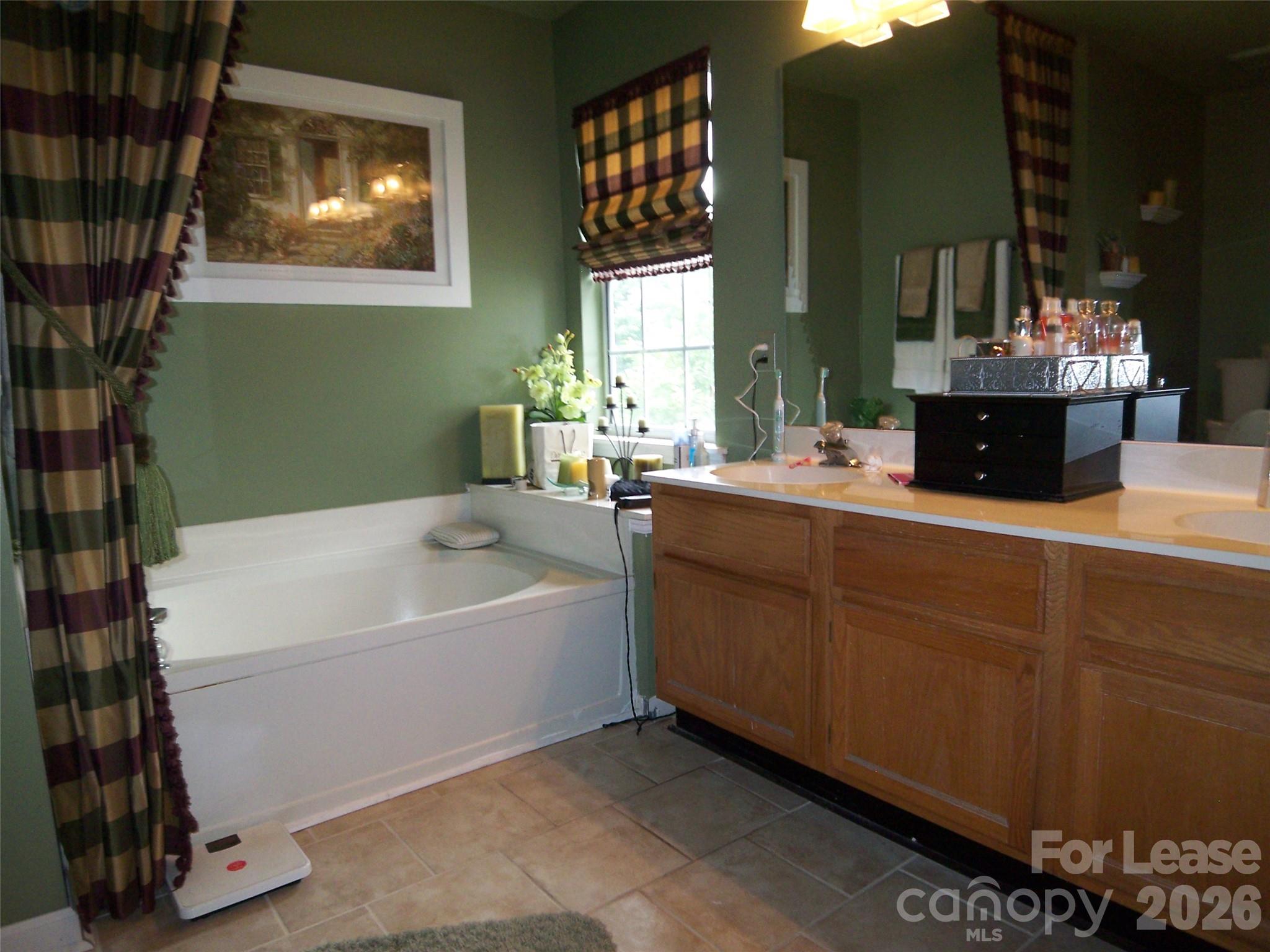 6010 Kenmore Lane Property Photo 6