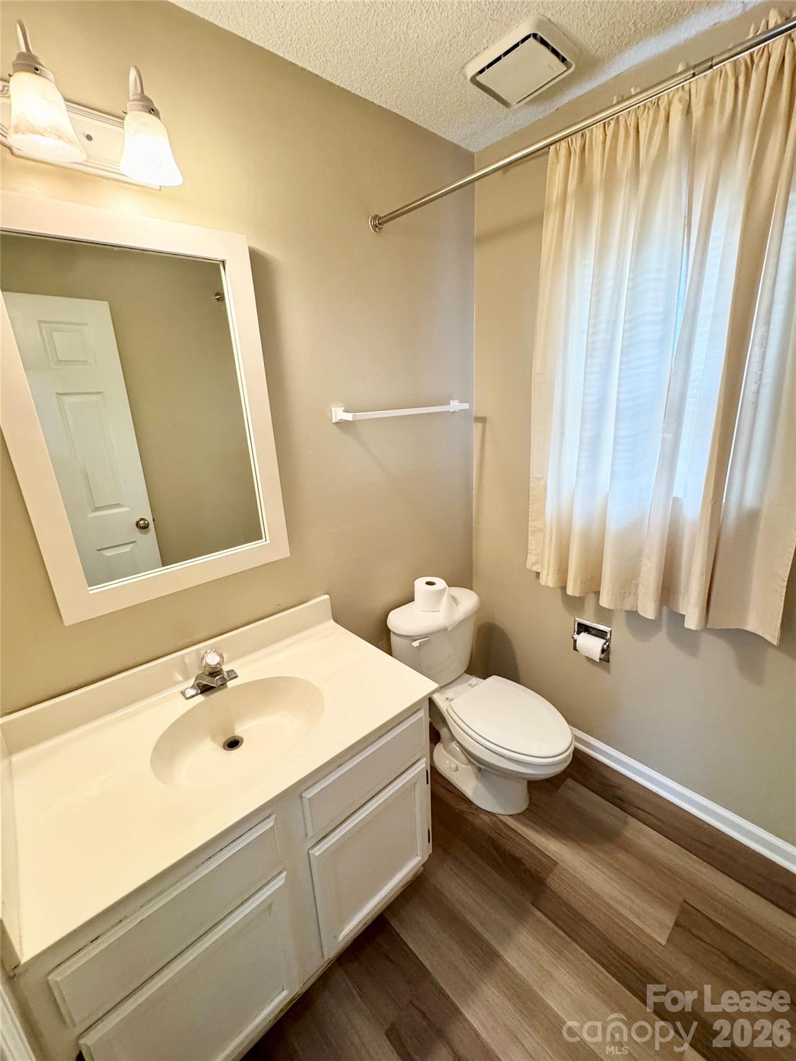 6010 Kenmore Lane Property Photo 6