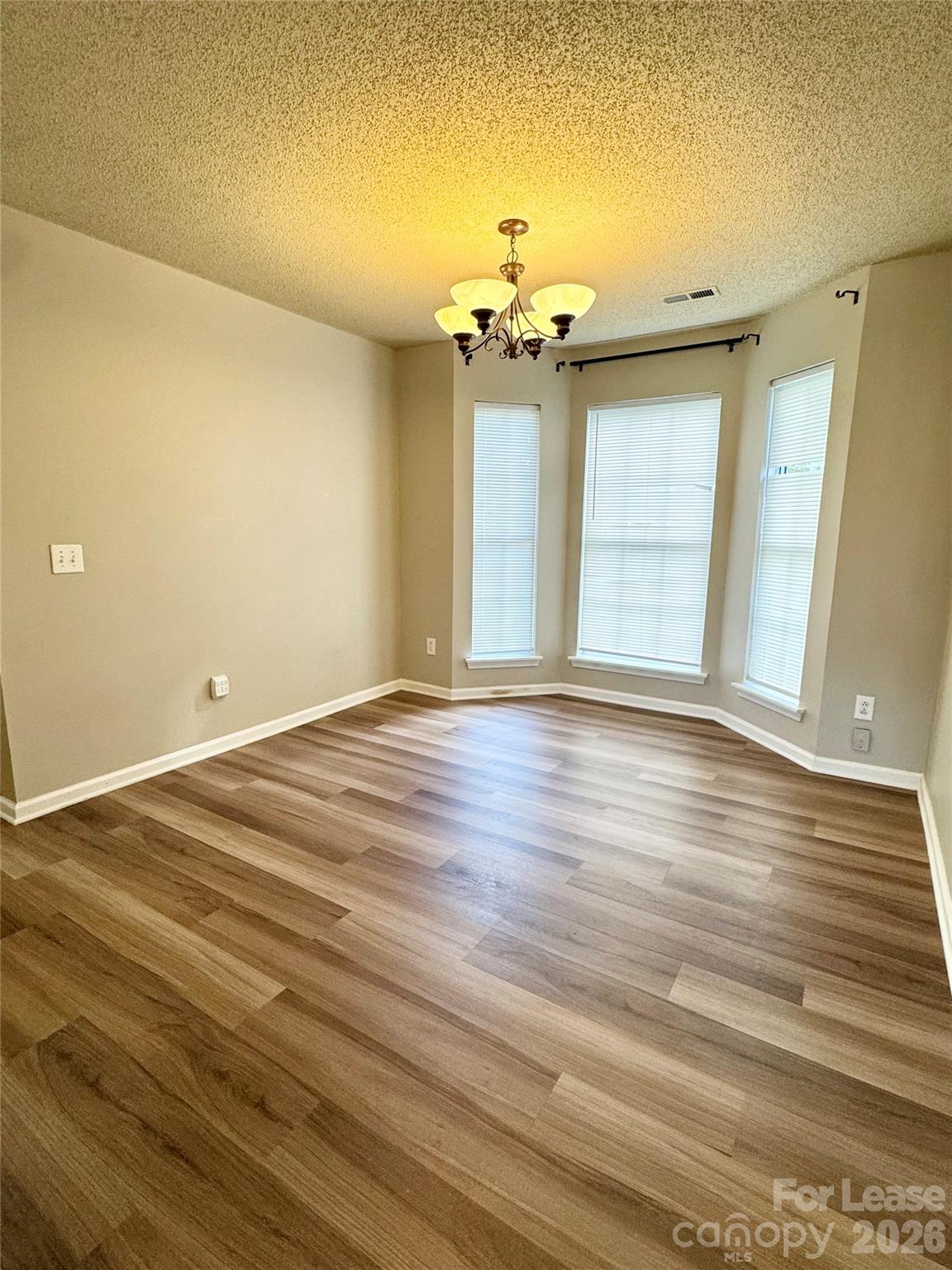 6010 Kenmore Lane Property Photo 7