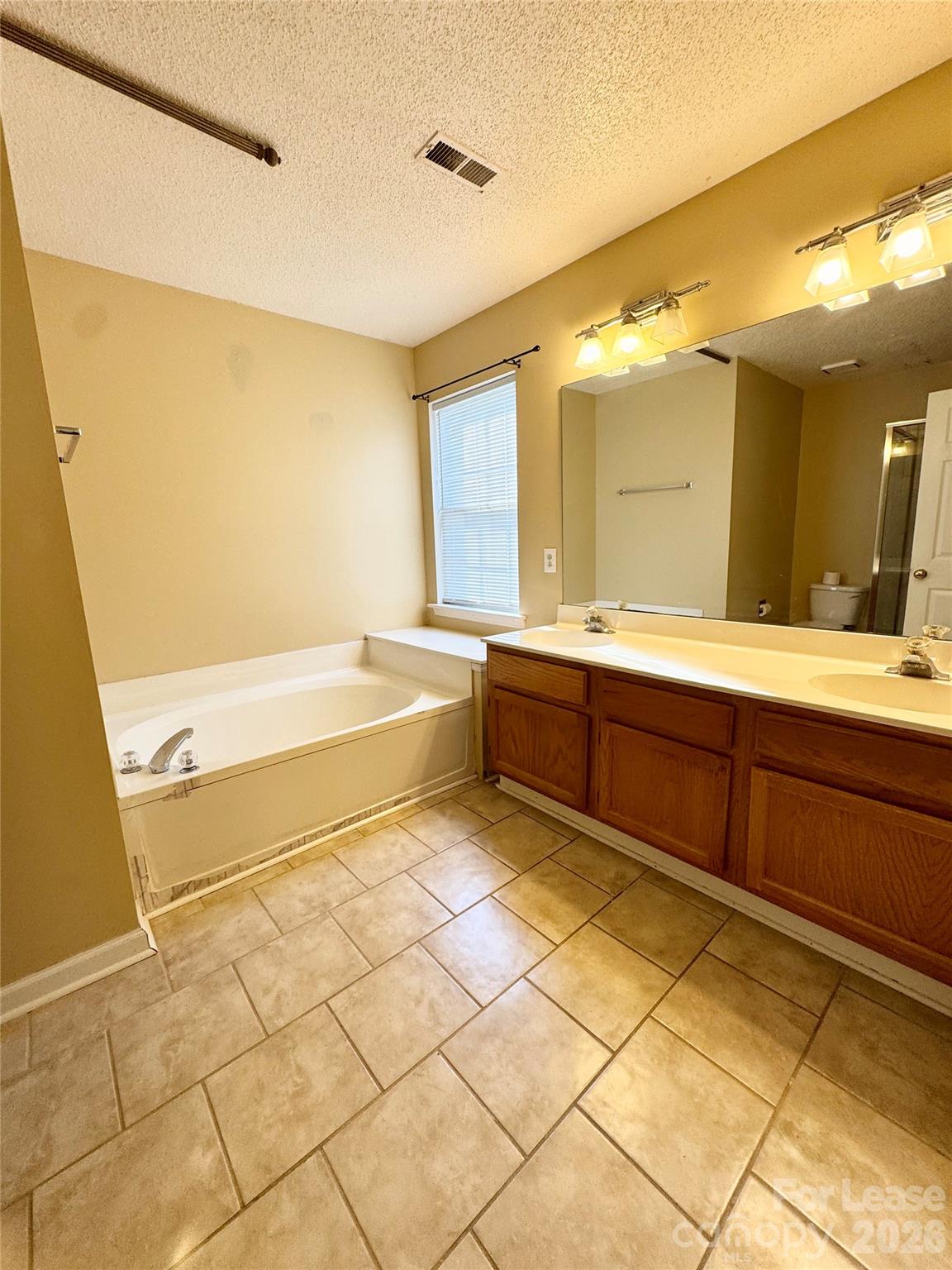 6010 Kenmore Lane Property Photo 11