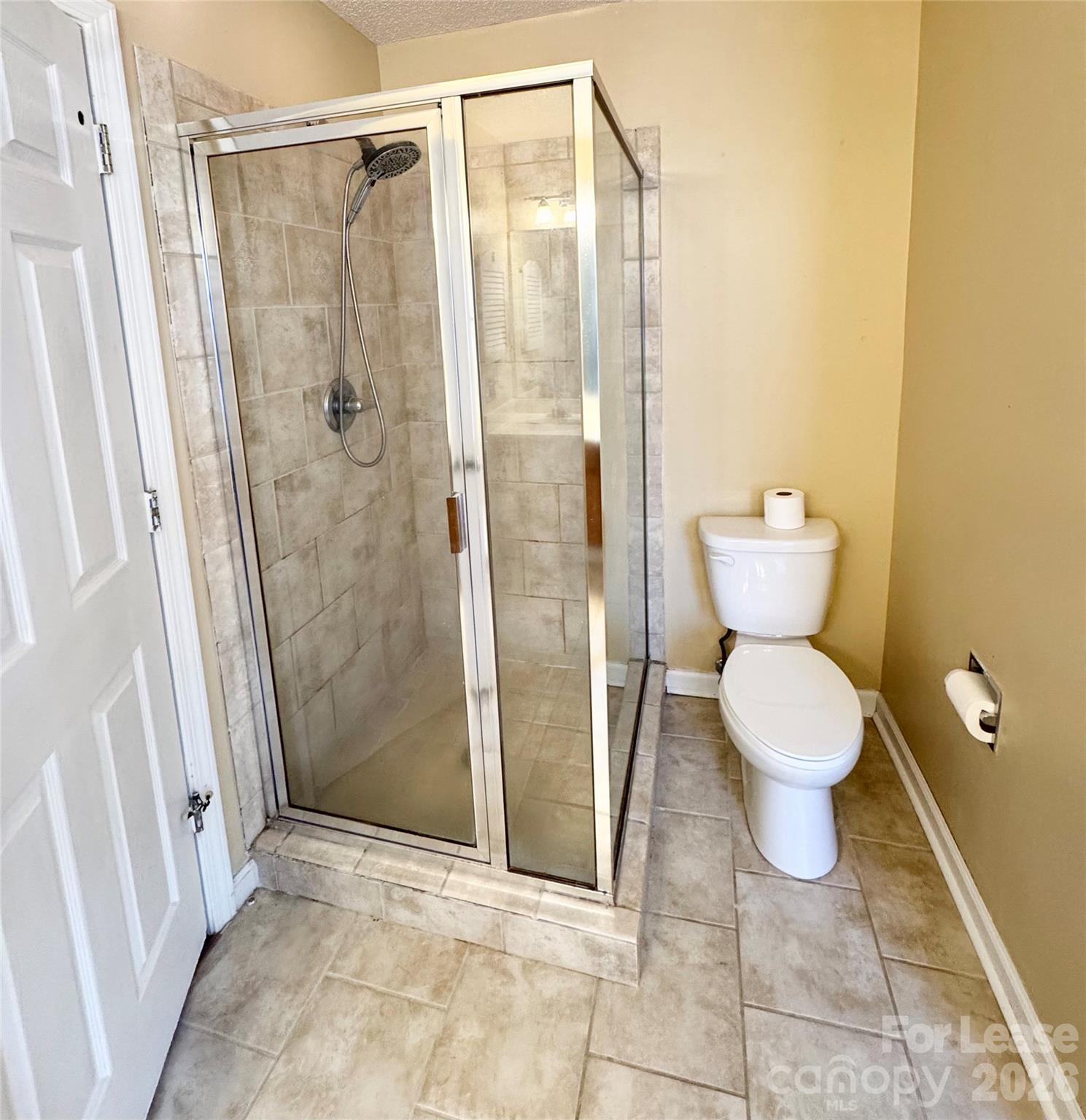 6010 Kenmore Lane Property Photo 12