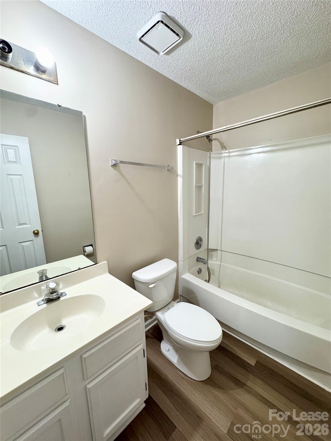 6010 Kenmore Lane Property Photo 13