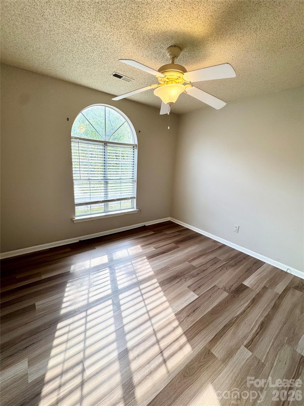 6010 Kenmore Lane Property Photo 14