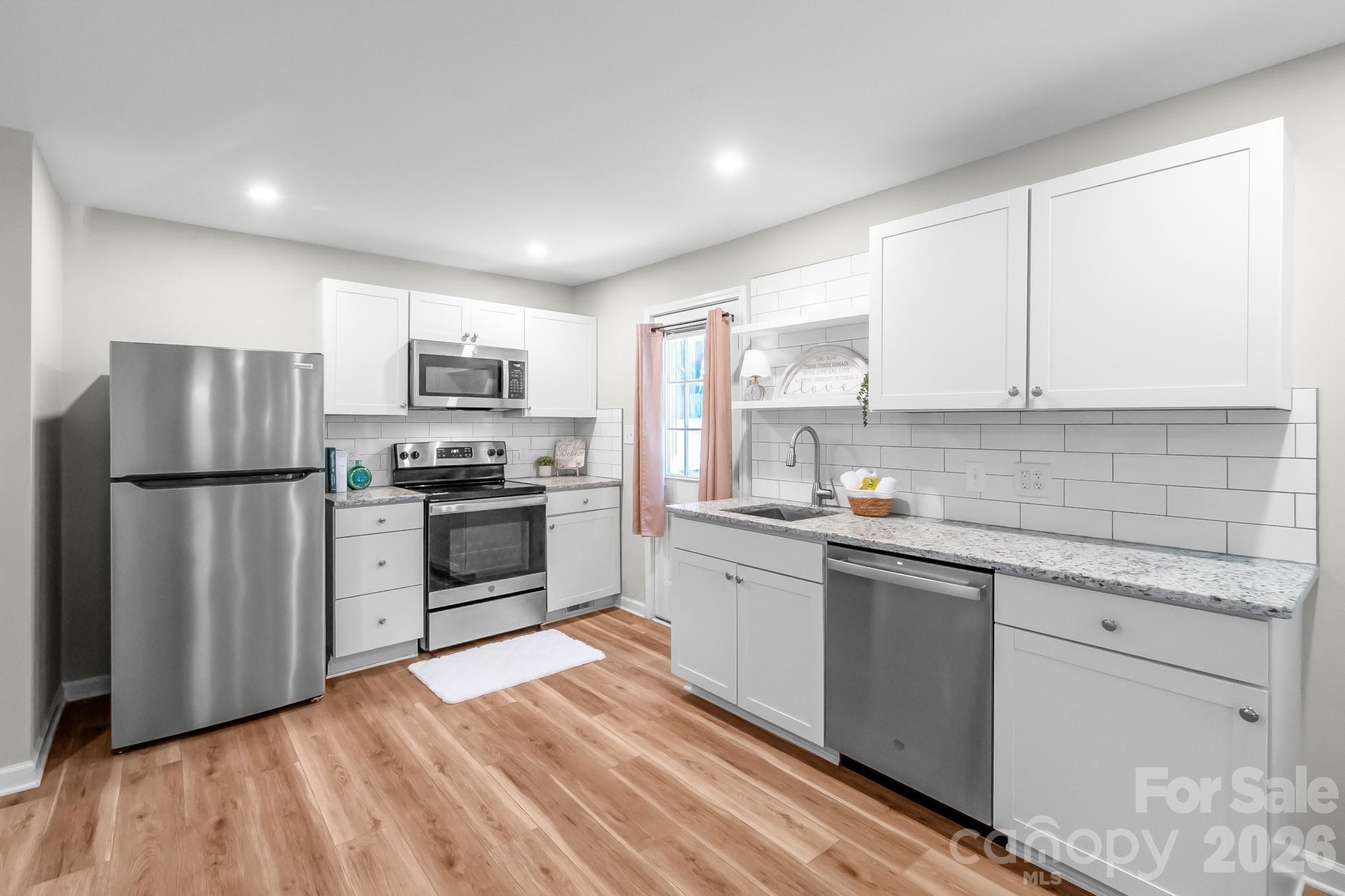 112 W Poplar Street Property Photo 10