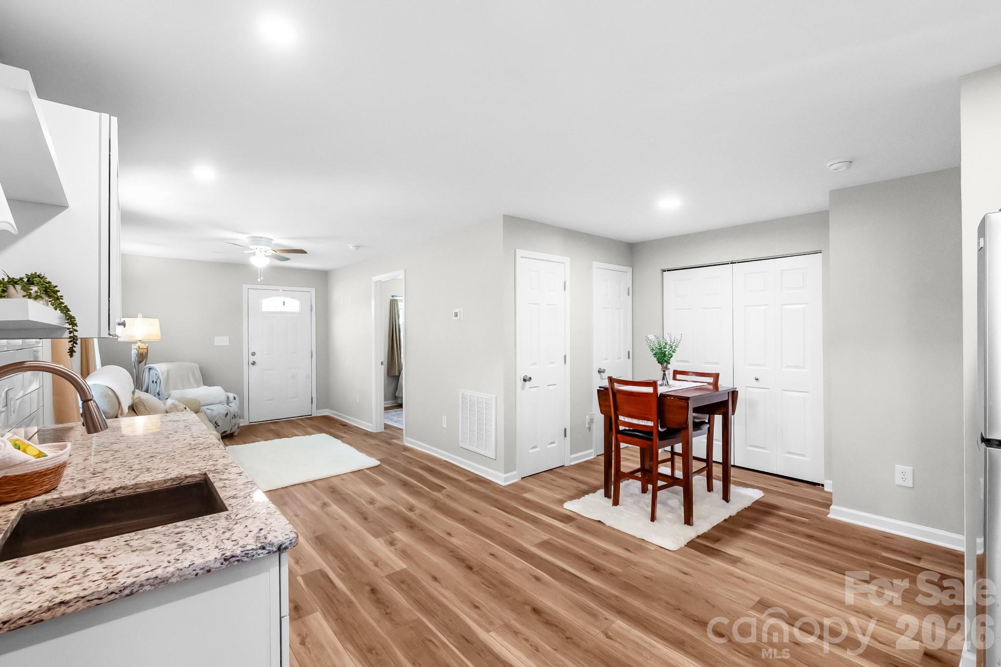 112 W Poplar Street Property Photo 15