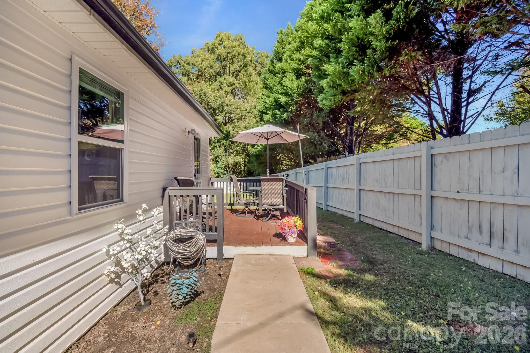 112 W Poplar Street Property Photo 32