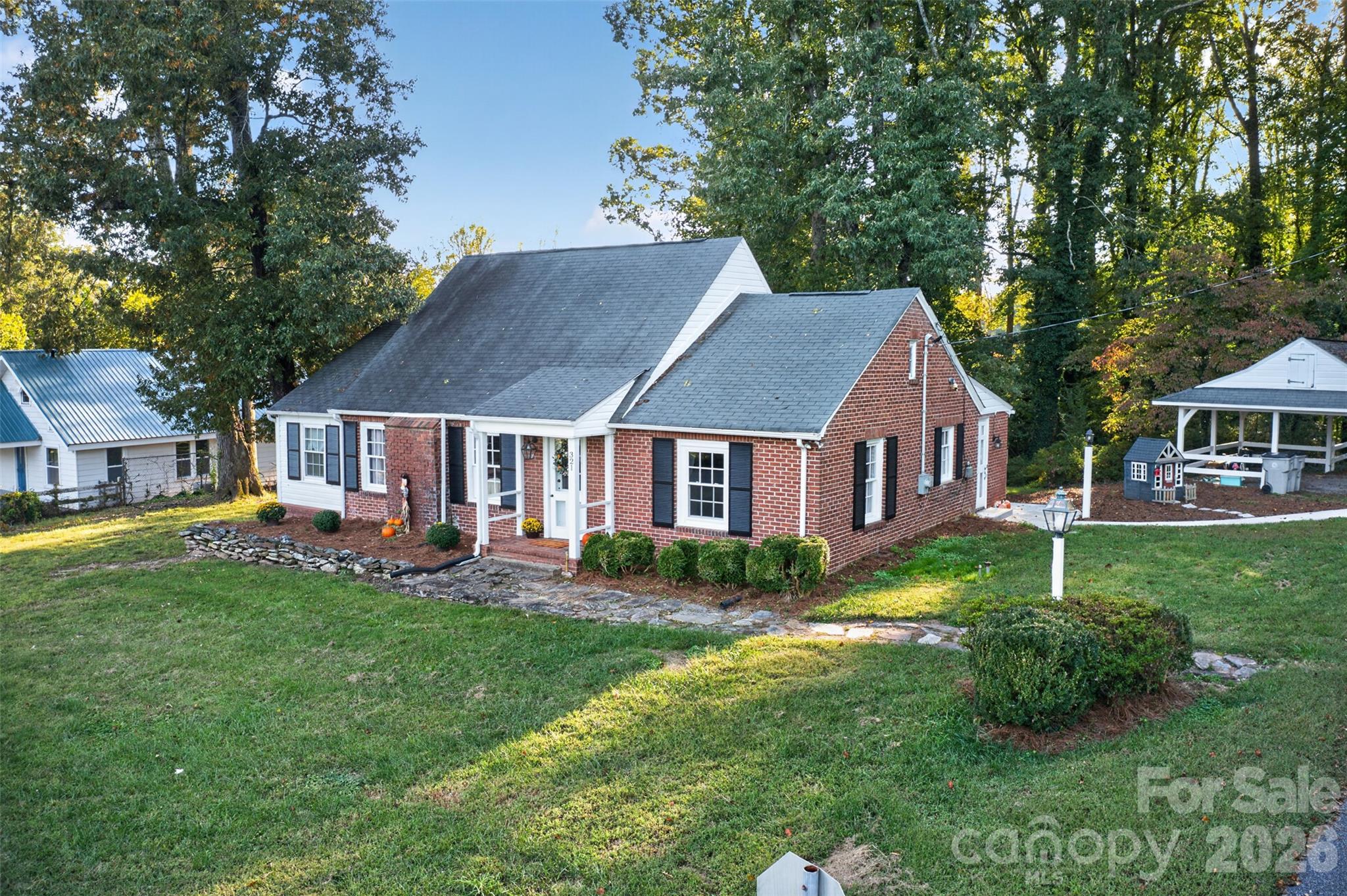 321 Beall Street Property Photo 1