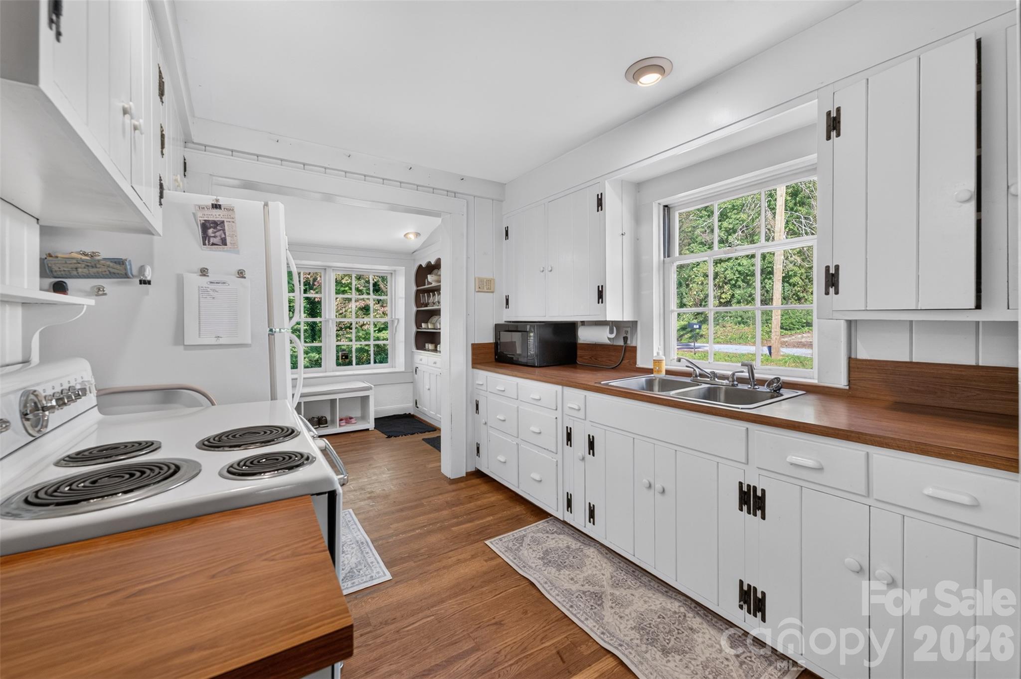 321 Beall Street Property Photo 4